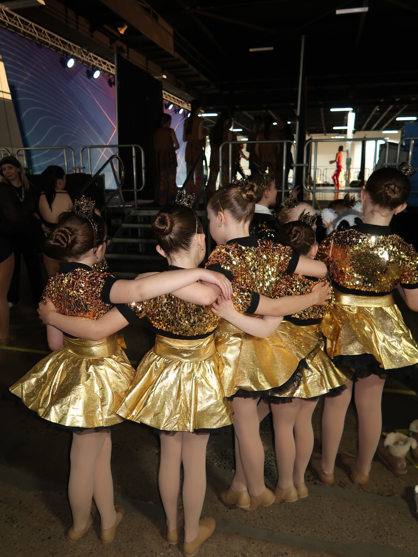 There’s something special about stepping on that stage for the first time this season✨
This weekend, our T1 and T2 Prep Level teams took on their first competition of the season at @btscomp. The nerves, the excitement, the quick changes, the in-between moments… it all came together into a weekend they’ll never forget.
To our dance families — thank you for trusting us with your dancers, for the early mornings, the packing, all the quick changes, and the constant support. These moments are just as much yours as they are theirs.
And to our dancers… experiences like this are where growth happens, and we can’t wait to keep building from here💛