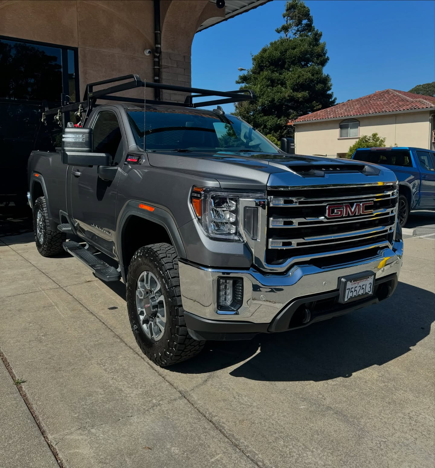 PTS Built
2020 GMC 3500
Repeat customer came in with one of his work trucks for a full makeover.
Complete paint job by @precisionbodyshopanddetail to match his fleet of Carbonized Grey Super Duty trucks as well as a list of parts
•Rack-IT Fork Lift Loadable Rack
•Rack-IT Mesh Window Guard
•Weatherguard 50 Gallon Transfer Tank
•Fill-Rite Transfer Pump
•GPI Fuel Meter
•Z-Flash Strobe Light Kit
•LED Bulbs throughout the truck
Looking forward to working with this customer again on his fleet of vehicles
#ptsbuilt #pts #precisiontruckspecialties #gmc #3500hd #duramax #singlecab #weatherguard #rackit #fillrite #fillritepumps #completepaint #carbonizedgrey
#fullpaintjob #precisionbodyshopanddetail #precisionbodyshop