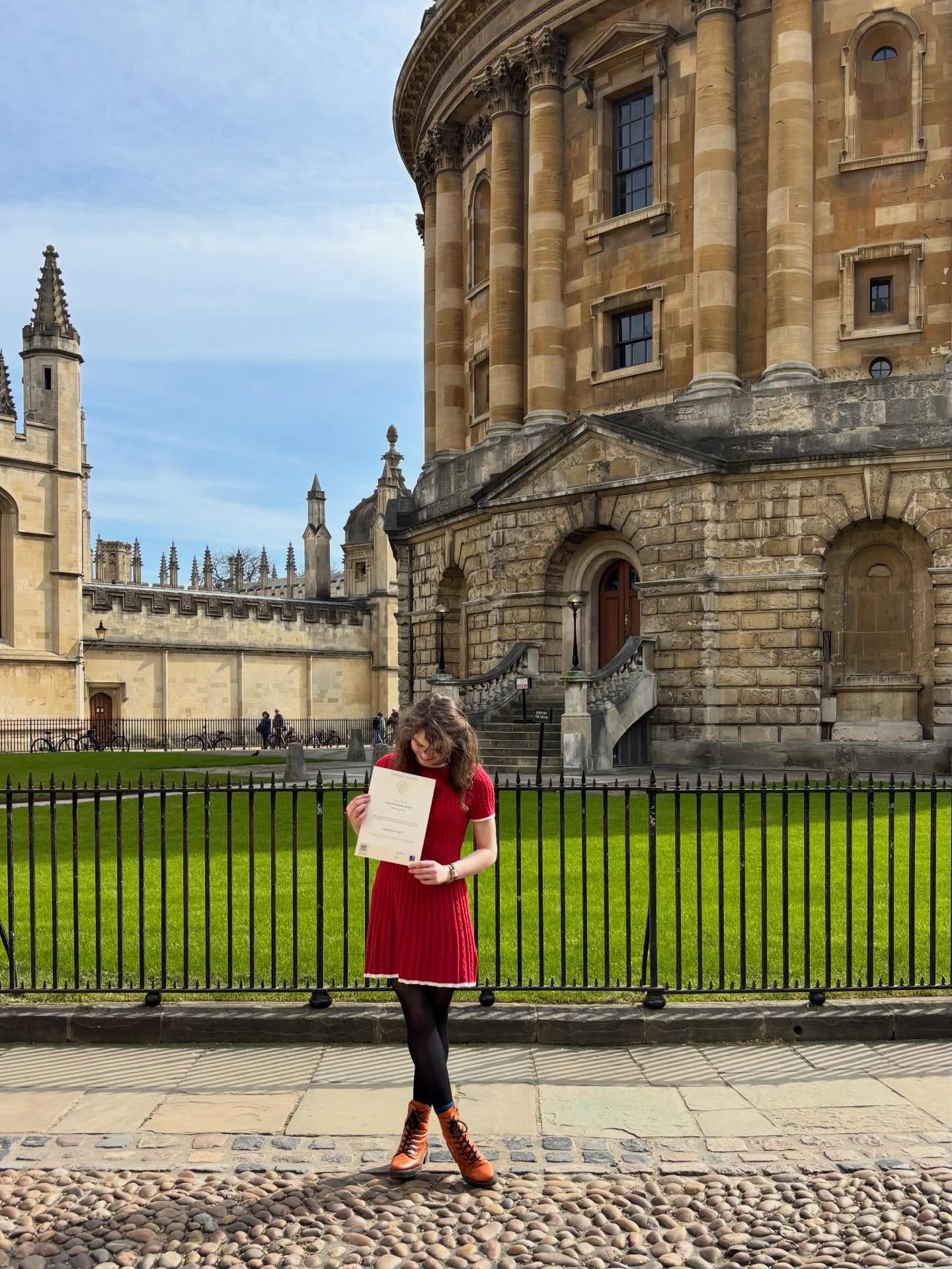 I’ve never been very good at doing anything on here about my degrees - I always get quite shy about it, but I’m trying to push myself to talk about things like this more!! So it was incredibly special to go back to @lmhoxford and reunite with some utterly wonderful people ✨ especially the Biological sciences gang 🌱 (missing a couple tho!)
@oxford_uni has an old tradition of turning BAs into MAs after about 7 years after you matriculated (the year you started your degree) - so some photos of me from my OG graduation as well as a couple from the most recent one 👩🏻🎓
.
.
.
#oxford #masters #oxforduniversity #biology #universityofoxford