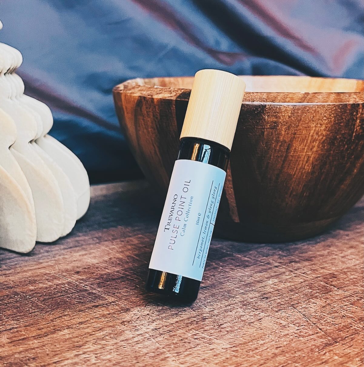 A beautiful scent has a way of transforming everyday skincare into a moment of wellbeing
#wellbeing #pulsepoint #naturalscents #everydayskincare