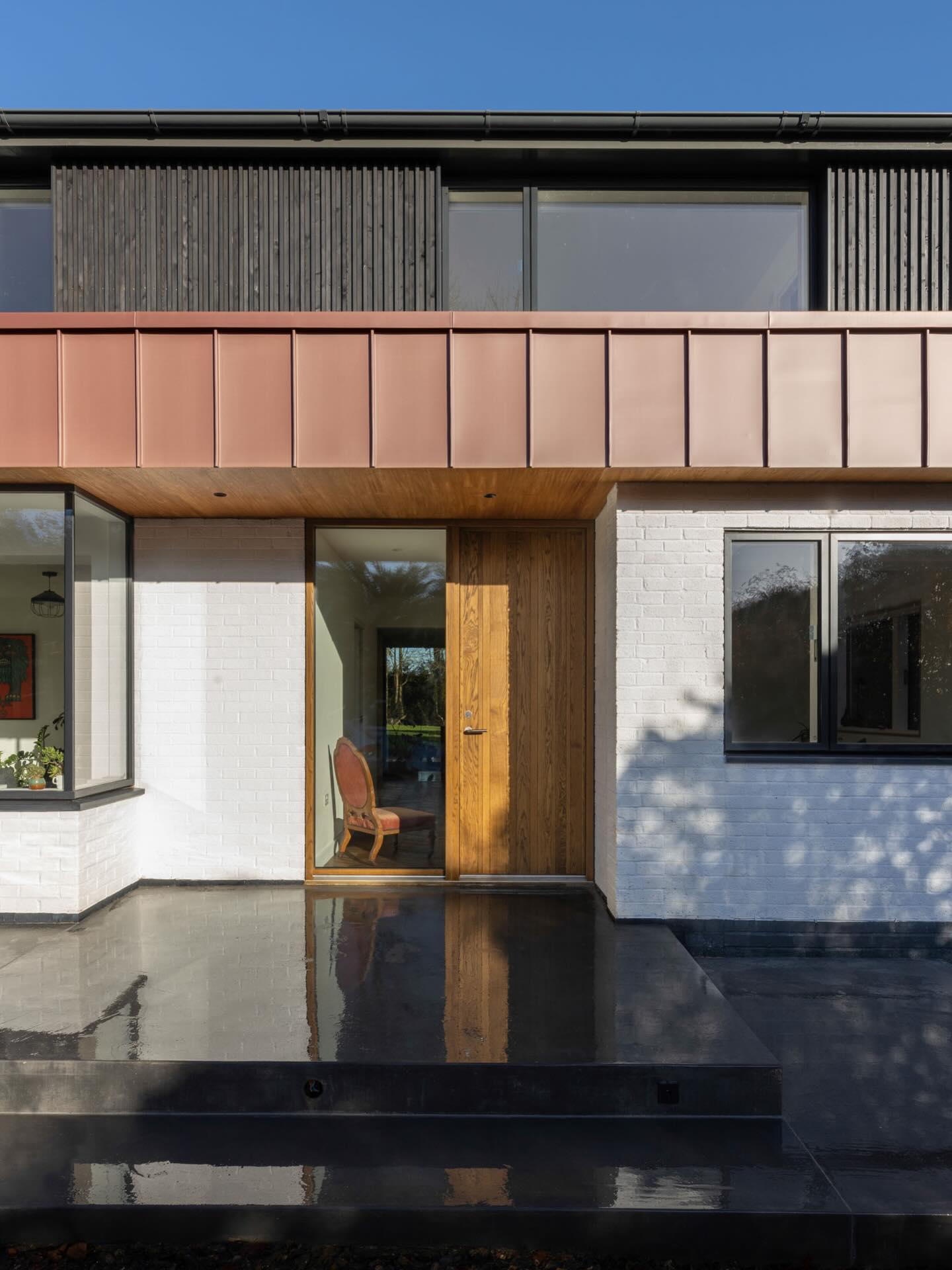 First impressions count. When approaching your home, the front door is often the first thing people see and touch, this is not the area to cut corners on your project. Jetrae adds a huge wow factor using genuine timbers but combined with a steel core to@ensure it doesn’t warp or twist as so many other doors do. It not only looks beautiful, it feels beautiful in your hand. Dozens of designs and handles options, limitless finishes ensure Jetrae can be designed just for you