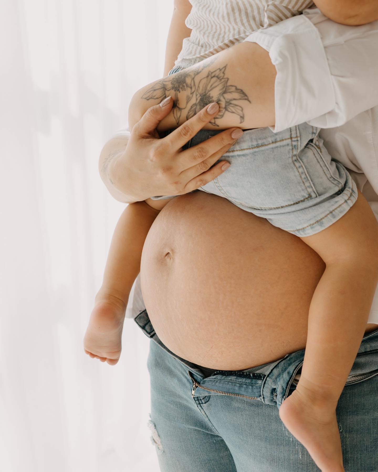 love capturing the joys of life ✨📸
Such a sweet family from my motherhood mini sessions @satoricollective99 last month. A new joy will be coming for them very soon! 🤍
#motherhood #joyoflife #oregonphotographer #studiosession #maternity #bigbrother #familyphotos #minisessions #pnwlove #pnwlifestyle #pnwphotographer