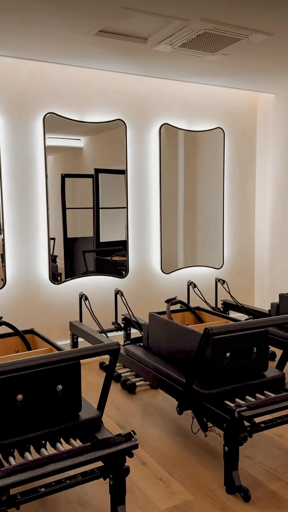 So excited to have created content for the launch of Core 6 Studios 🧡🤍
Such a stunning new space in Coulsdon taking Reformer Pilates to the next level — strong, sleek, and seriously inspiring. From the movement to the mood, this is one studio you’ll want to experience for yourself.
Wishing the Core 6 team huge success — you’re going to smash it ✨
Venue: @core.6.studios
Content: @socialdiaries.uk
Pancakes: @cavocove
Treats: @deliciousleedipped
Cake: @zees.delights
Balloons: @cloudnineandcoevents
#Core6Studios #ReformerPilates #ContentCreator #StudioLaunch #Wellness