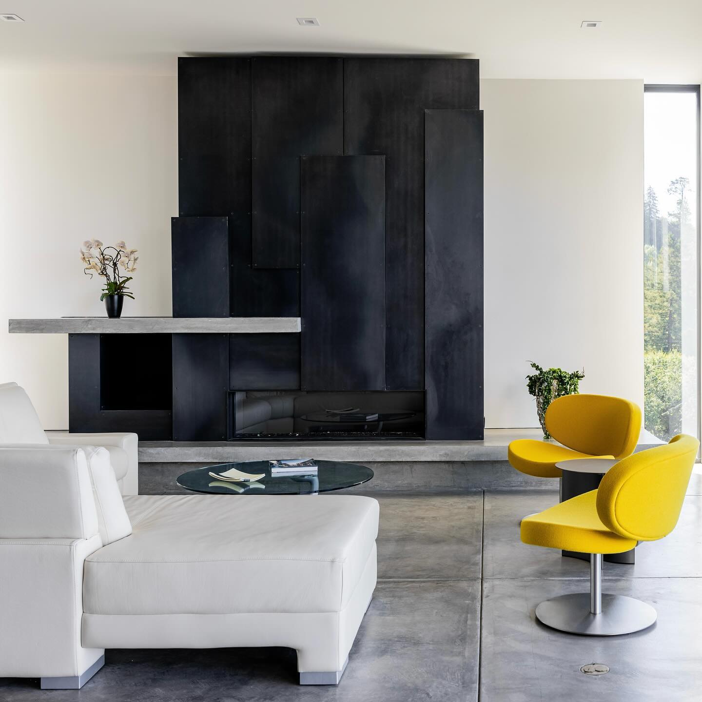 Oakland Hills Fireplace -
steel with custom black patina
Oakland, CA
Fabrication/Installation: DEKA
Photos: @lockstonemedia
#fabrication #patina #metalfabrication #oakland #dekafabrication #blacksteel