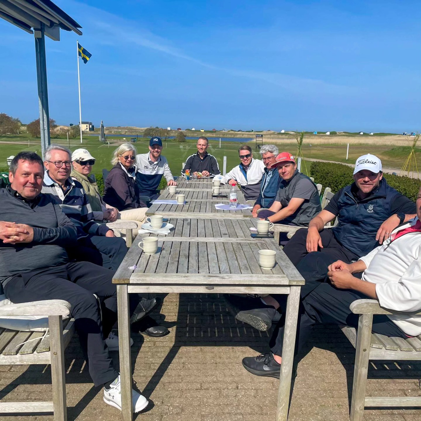 VILKEN HELG @flommensgk ☀️⛳️ Stort tack till alla involverade och tack till all personal på anläggningen. Sjukt bra jobbat allihopa som var med och testade på tourlivet i fyra dagar. Vi antar att både kropp o själ behöver lite vila nu!
Missa inte våra resor framöver. Nästa avfärd är @ombergsgolfresort 10-13 juli.