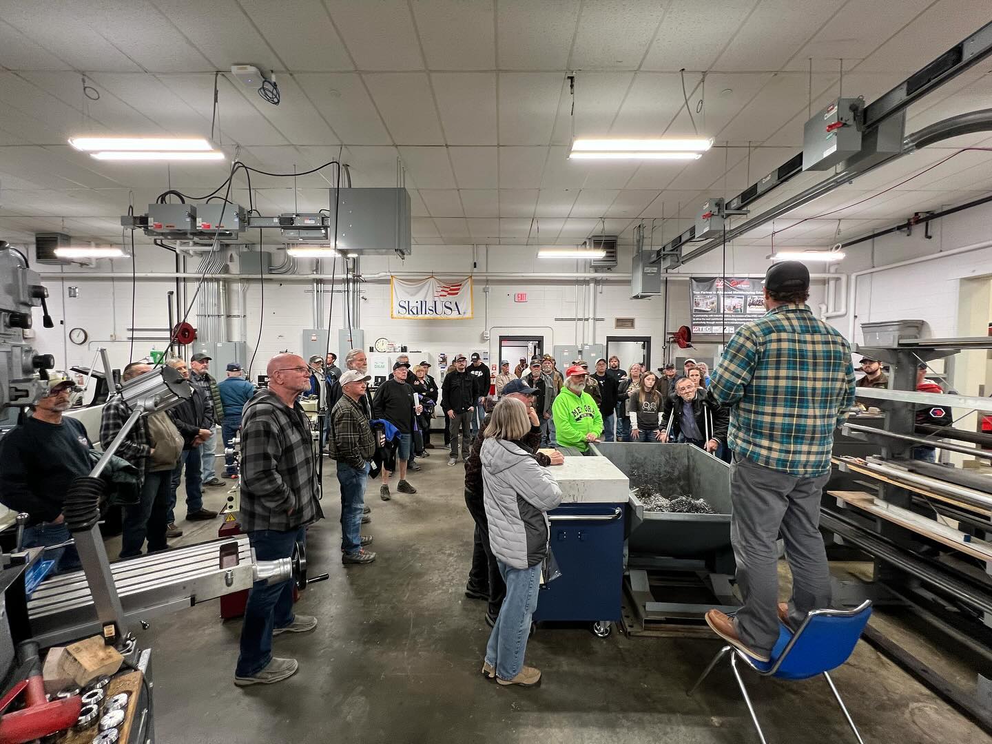 Check out the awesome photos from our recent visit to the Sheridan College Tech Center (@sheridancollegewy) with the Karz Club! We had a fantastic turnout of 57 club members and guests, and we were blown away by the fantastic equipment available for students.
What a great facility!
#KarzClub #SheridanCollege
