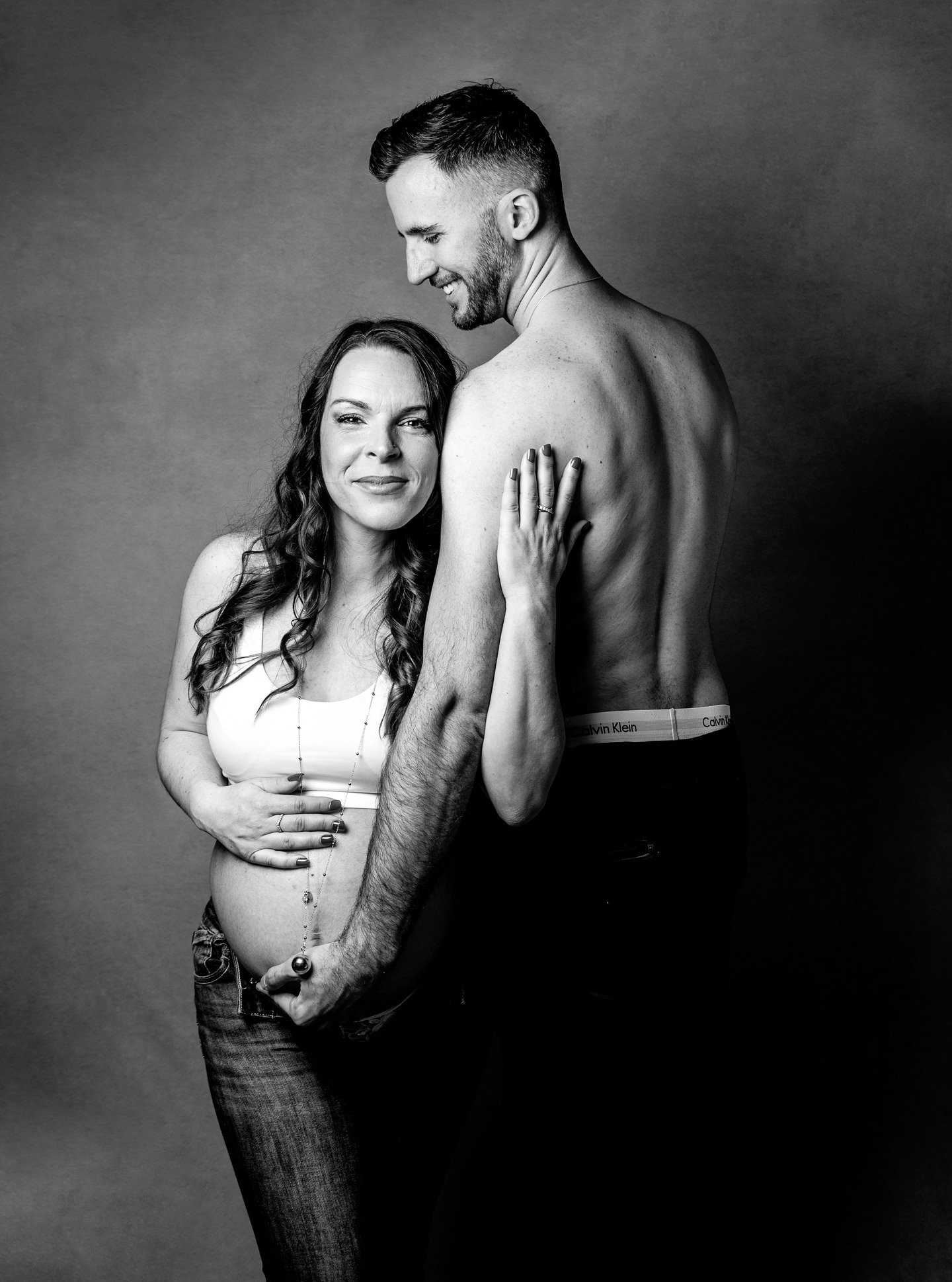 Deux âmes, une promesse… et bientôt, une nouvelle vie entre leurs bras.
Un des instants suspendu, où tout commence là ou avant même de naître, ce petit bébé est déjà immensément aimé 🤍
Vous attendez un bébé ?
Offrez-vous un souvenir éternel 📸
Www.josephinebotphotographie.com
#PhotographeGrossesse #blackandwhitephoto #love #seancephotogrossesse #couplegoals
Seance Grossesse au studio 🤍📸