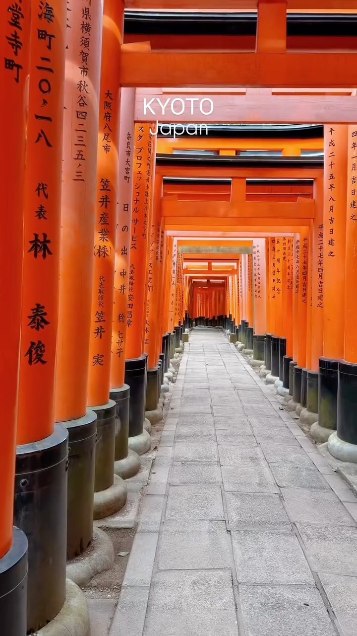 Kyoto, Japón 🇯🇵✨
La transición más fácil cuando estás viajando 😮💨
Solo necesitas un elemento que bloquee la cámara por completo…
y en la siguiente toma empiezas desde una superficie similar para lograr ese efecto de “cruzar” ✨
Funciona perfecto para outfits, viajes o before & afters
¿Tú para qué la usarías? 👀
#transitions #travelcontent #contentcreator