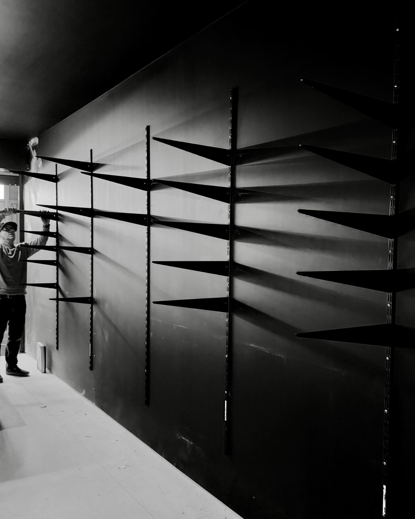 The Club(e) stash keeps evolving, and growing… WIP at the new space! Climate controlled environment. The cold storage room is up and running!
#oportosurfboardclub #surfclub #surfboardclub #surfporto #surfing #surfingwithfriends #surfingwithfriendsisbetter