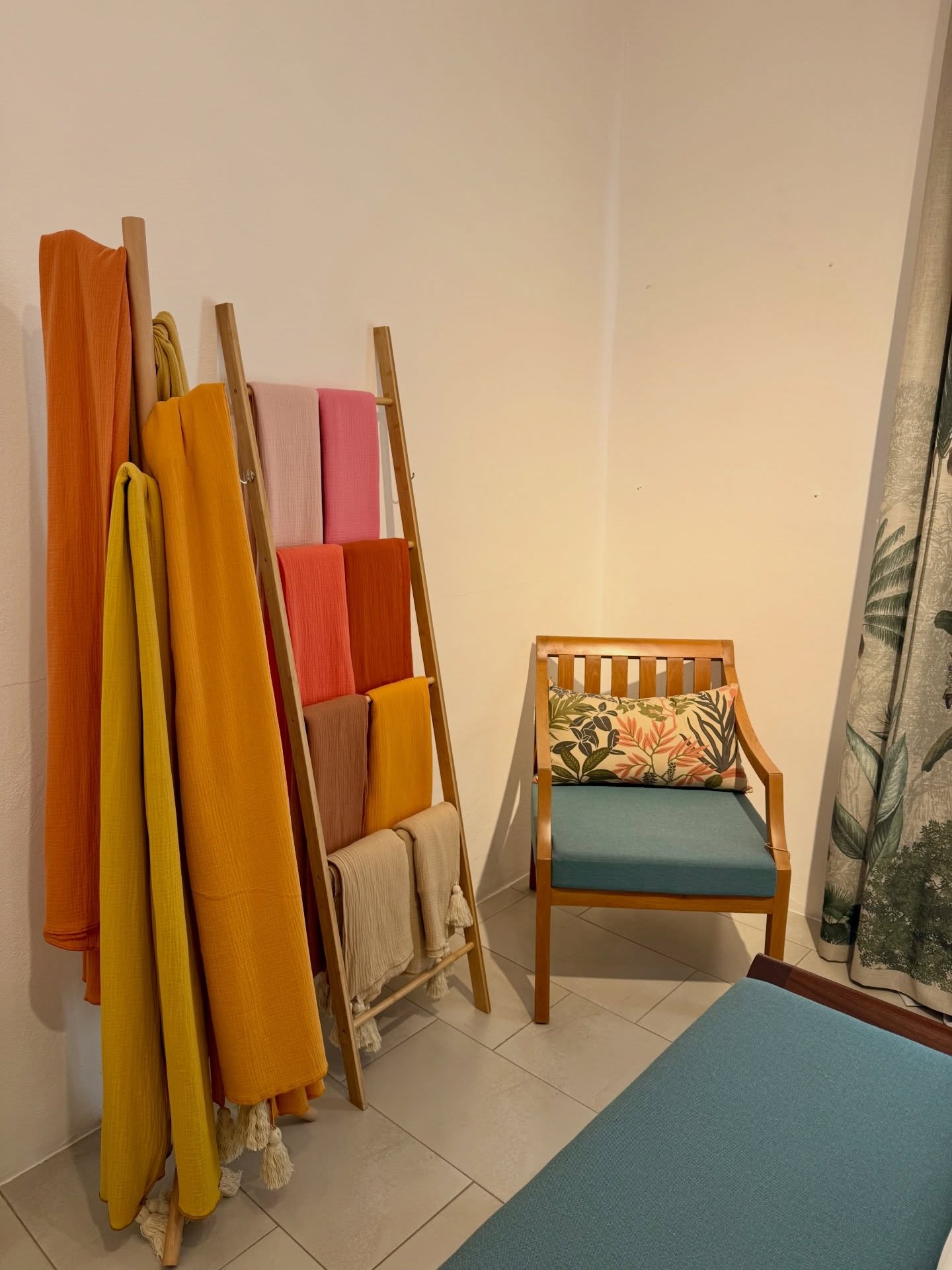 Step into a fresh new look ✨ We’ve just remapped our in-store display to bring you even more inspiration for your home. From ready-made statement pieces to soft furnishings that elevate your space, there’s something waiting for you.
We’ve also just received some new clothing pieces in-store — come discover the latest arrivals 👗
Looking for something unique? We create custom cushions, curtains, sofas, and sofa covers tailored exactly to your style.
Come visit us and see it all in person — you might just find the perfect piece 🤍
📍 Grand Baie, Chemin Vingt Pied
🌍Our website ➡️ https://www.islandlifestyle.online