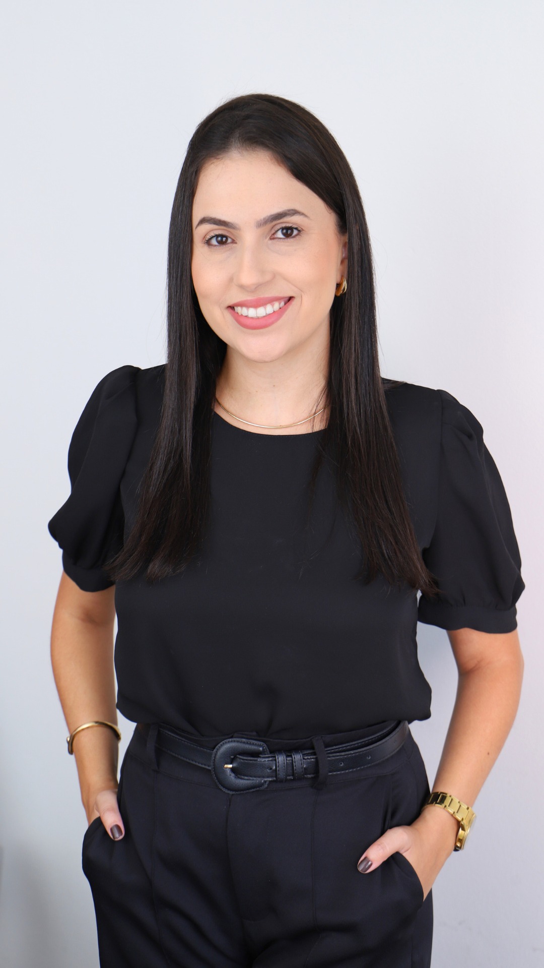 Doutora, meu filho fez 18 anos… a pensão acaba automaticamente?” 🤔
Muita gente acredita que sim, mas não é bem assim que funciona.
De acordo com o Código Civil Brasileiro, a obrigação de pagar pensão alimentícia não se encerra automaticamente com a maioridade.
Ela só pode ser finalizada por decisão judicial.
Se o filho ainda estiver estudando ou depender financeiramente dos pais — seja por questões educacionais ou de saúde — a pensão pode continuar sendo devida.
Ou seja: parar de pagar sem autorização judicial pode gerar problemas legais.
⚖️ Isso é lei.
Ficou com dúvidas? Procure um escritório de advocacia especializado.
Siga para ver mais vídeos como esse.
.
.
.
#direitodefamilia #pensaoalimenticia #advocacia #direitocivil #lei #advogado #justica #familia #informacaouridica #direitobrasil #reelsjuridico #conteudojuridico