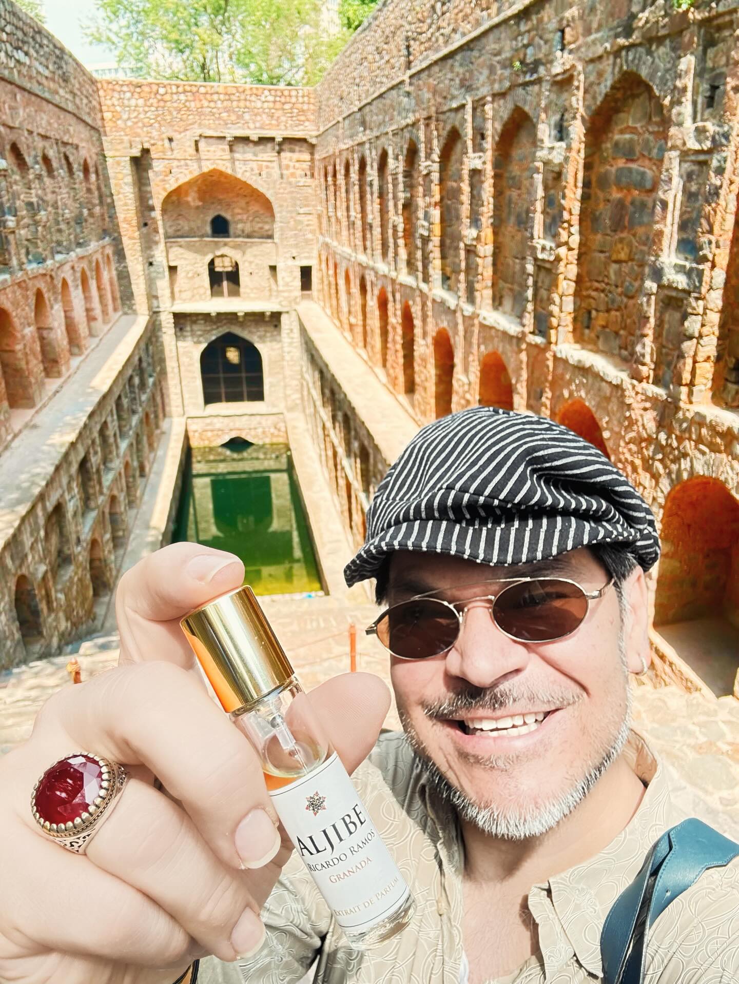 Día de Aljibe Extrait de Parfum en Delhi ❤️
#ricardoramosperfumesdeautor #aljibeextraitdeparfum #artisticperfumery #delhi #india