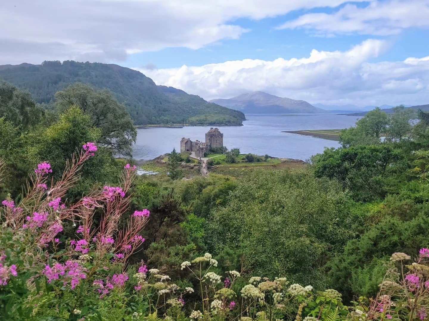 Thinking of visiting Scotland? Expect jaw-dropping landscapes, historic castles, and weather that keeps you on your toes. Read our latest blog post for tips, must-sees, and why you should always pack a rain coat. โ๐ฐ
.
.
.
.
.
#travel #twogirlsgetaway #travelblogger #scotland #scotlandtravel #Edinburgh #iamtb #wearetravelgirls #wonderful_places #sheisnotlost #traveladvisor #gltlove #girlswhotravel #glt