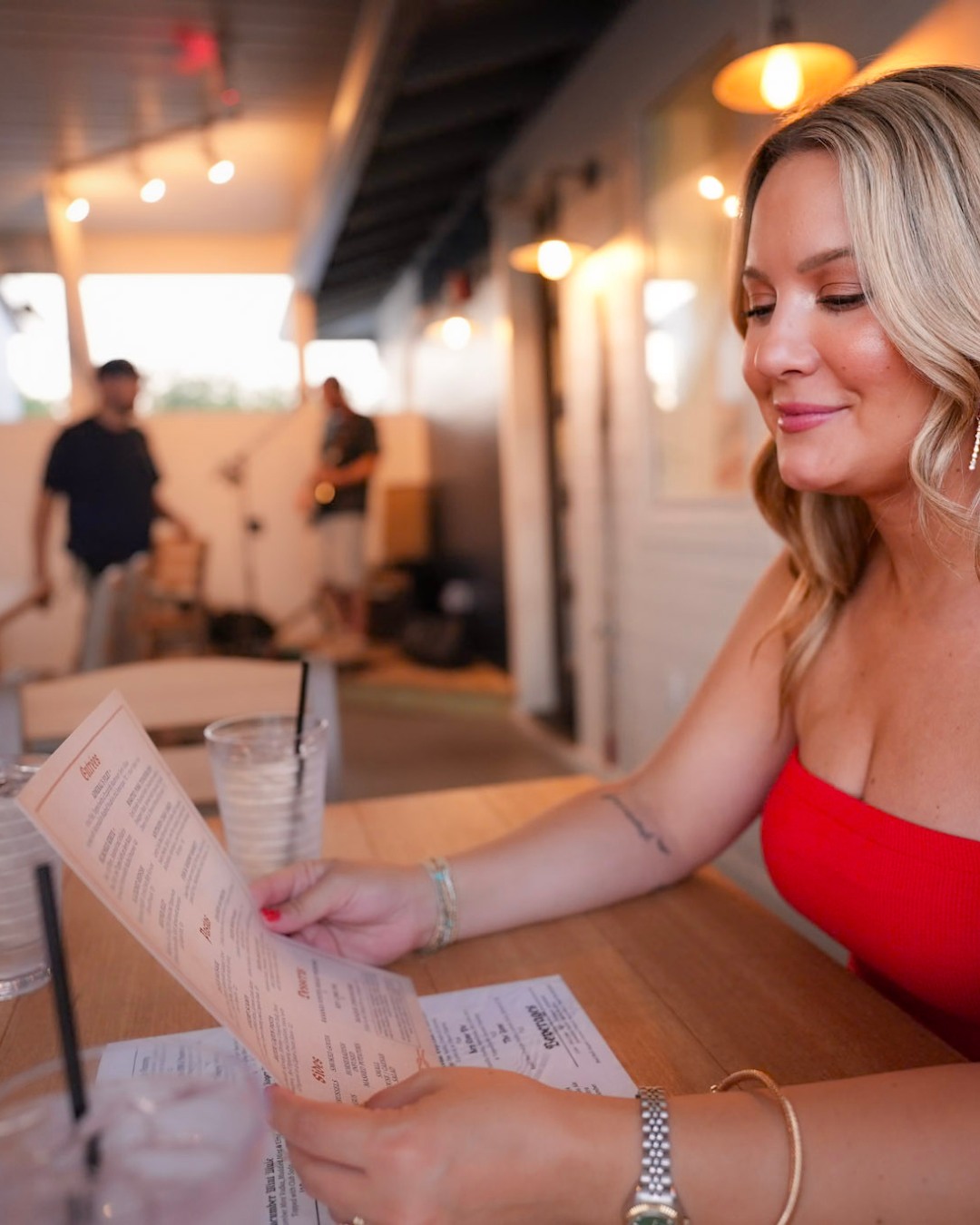 The hardest decision you’ll make here might be what to order first. With a menu full of fresh flavors and guest favorites, there’s really no wrong choice.
And this week, the good times don’t stop at the table…
🎶 Thursday: @strickly_rivers | 5–8 PM
🎶 Friday: @mattredmanmusic | 5–8 PM
Great food, live music, and waterfront views — sounds like a plan.