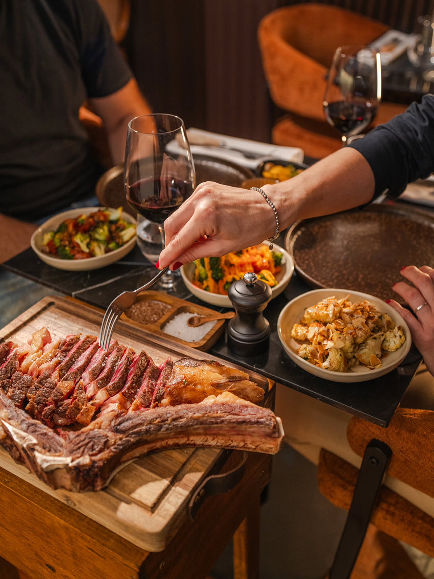 Du nouveau pour le midi chez Pepper.
Notre offre de midi évolue : dès à présent, notre carte du soir sera également disponible à midi.
Nous proposerons également des plats du jour, selon l’inspiration du moment et les produits de saison.
Nous nous réjouissons de vous accueillir prochainement!
Réservations:
www.pepper-restaurant.ch
#lausannefood #goodvibesonly❤️ #instafood #lausanne #vaud