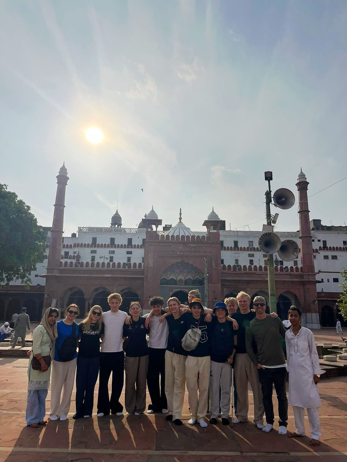 Believe er allerede godt i gang med deres eventyr i Indien 🤩🇮🇳 En rejse fyldt med farver, kultur, nye indtryk og uforglemmelige oplevelser.
Vi ønsker dem en helt fantastisk tur 🫶🏻