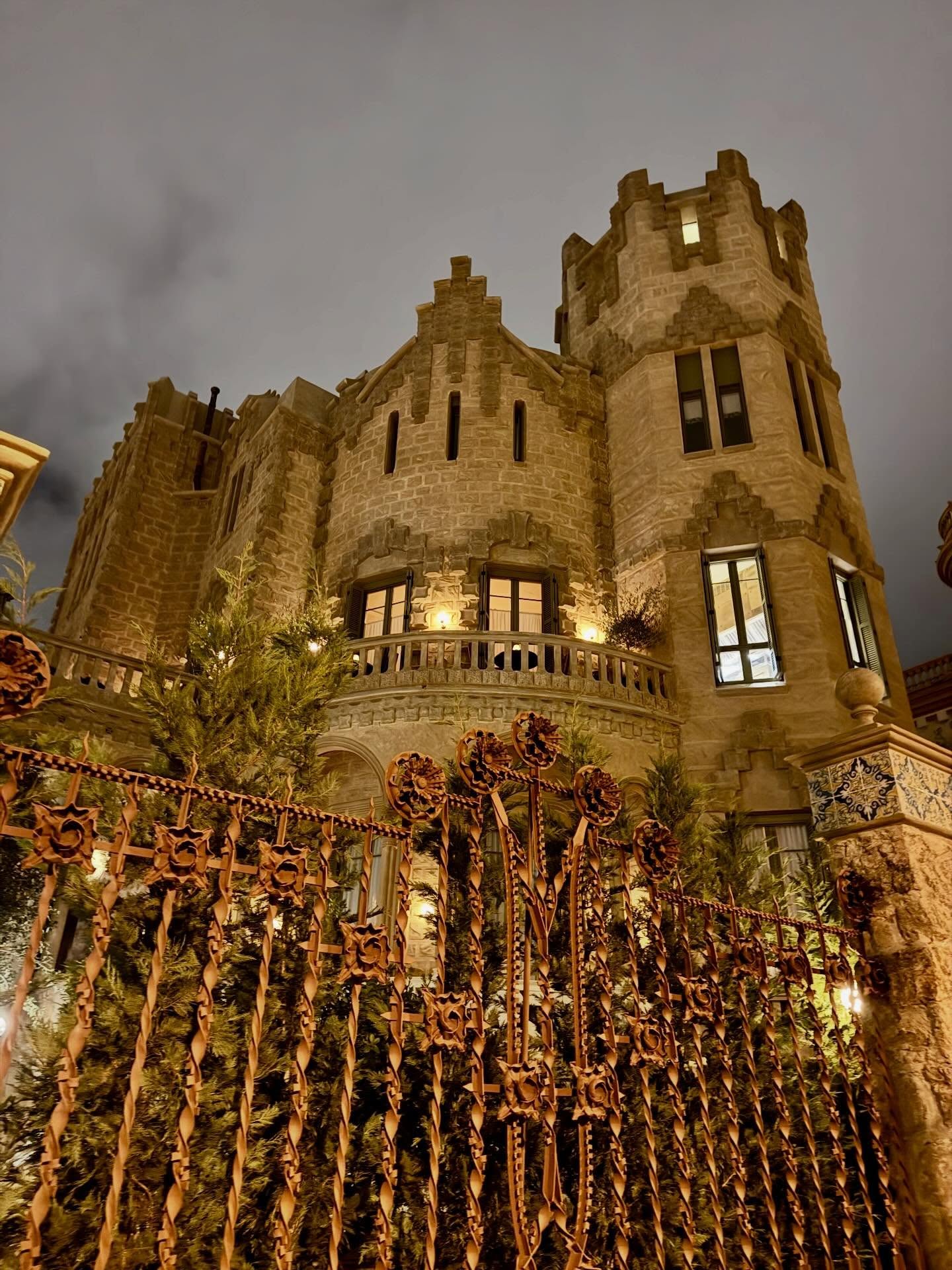 The most beautiful Soho House ever ♥️ The new Soho Pool House, Barcelona ✨
✨
#aylinlivaneli #sohohouse #sohohousebarcelona #lovebarcelona #barcelonavenues
