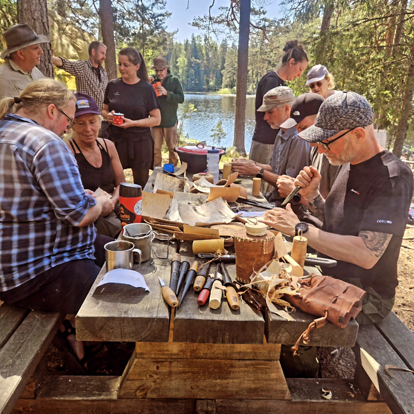 First workshop at the Global Bushcraft symposium in a beautiful location, amazing weather and with even more amazing people
@simple.woodsman @bushcraft_by_nybro @froeken_livsglad @mitrine @louise_daange
#Bushcraft #bushcraftschool #Globalbushcraftsymposium #gbs25 #primitiveskills #survivalskills #survival #friluftsliv #vildmark #vildmarksliv #wildernessculture #wildernessskills
#keepitsimple #bushctafteurope #bushcraftdanmark