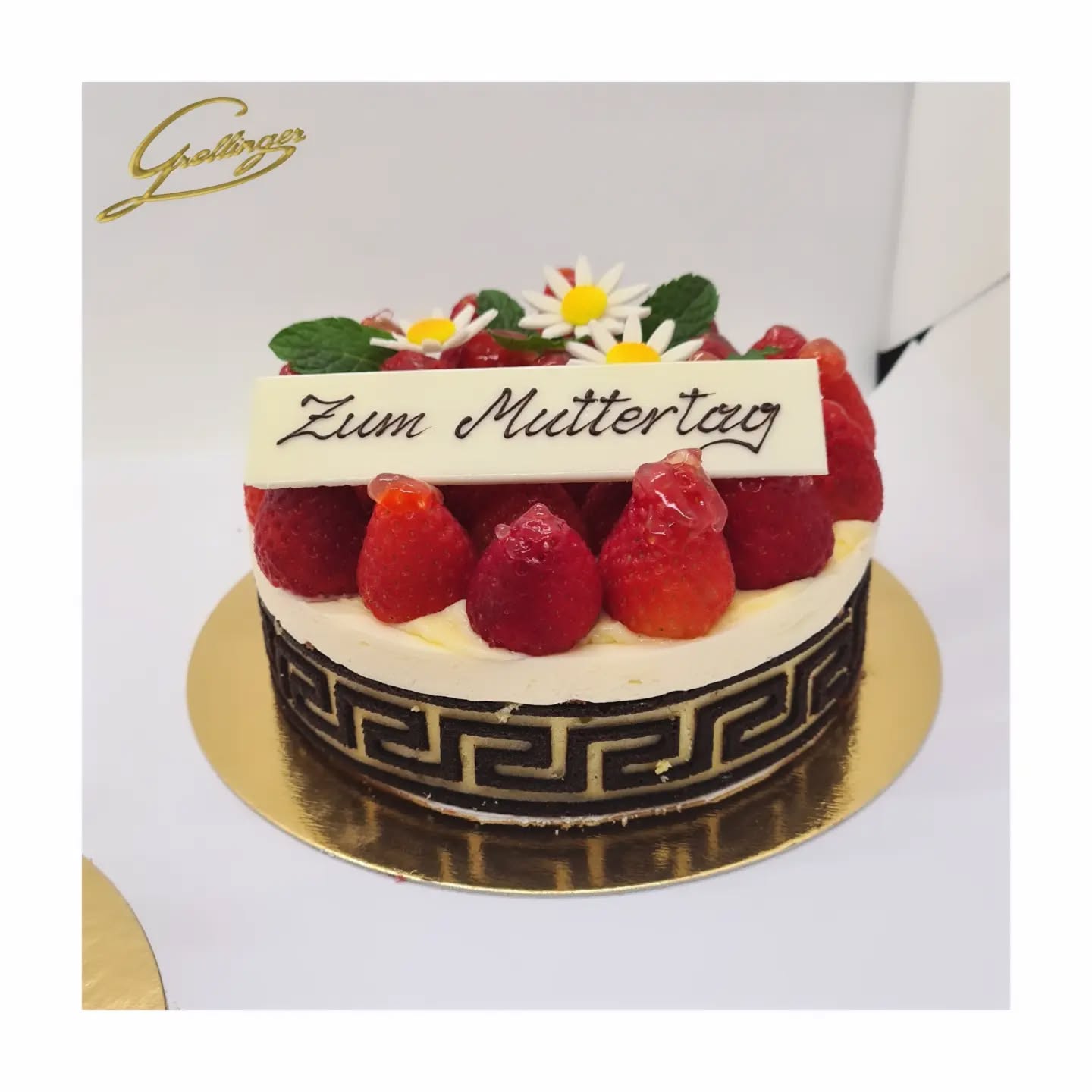 In einer Woche ist Muttertag ❤️
Hier ein kleiner Teil unseres Sortiments.
#muttertag #muttertagstorte #mumlove #12.05.24 #konditorei_grellinger #grellinger #konditormeister #konditorhandwerk #staatsmeister #grellinger #grellingercrew #gmunden #gmunden_am_see #traunsee #seenswert #salzkammergut