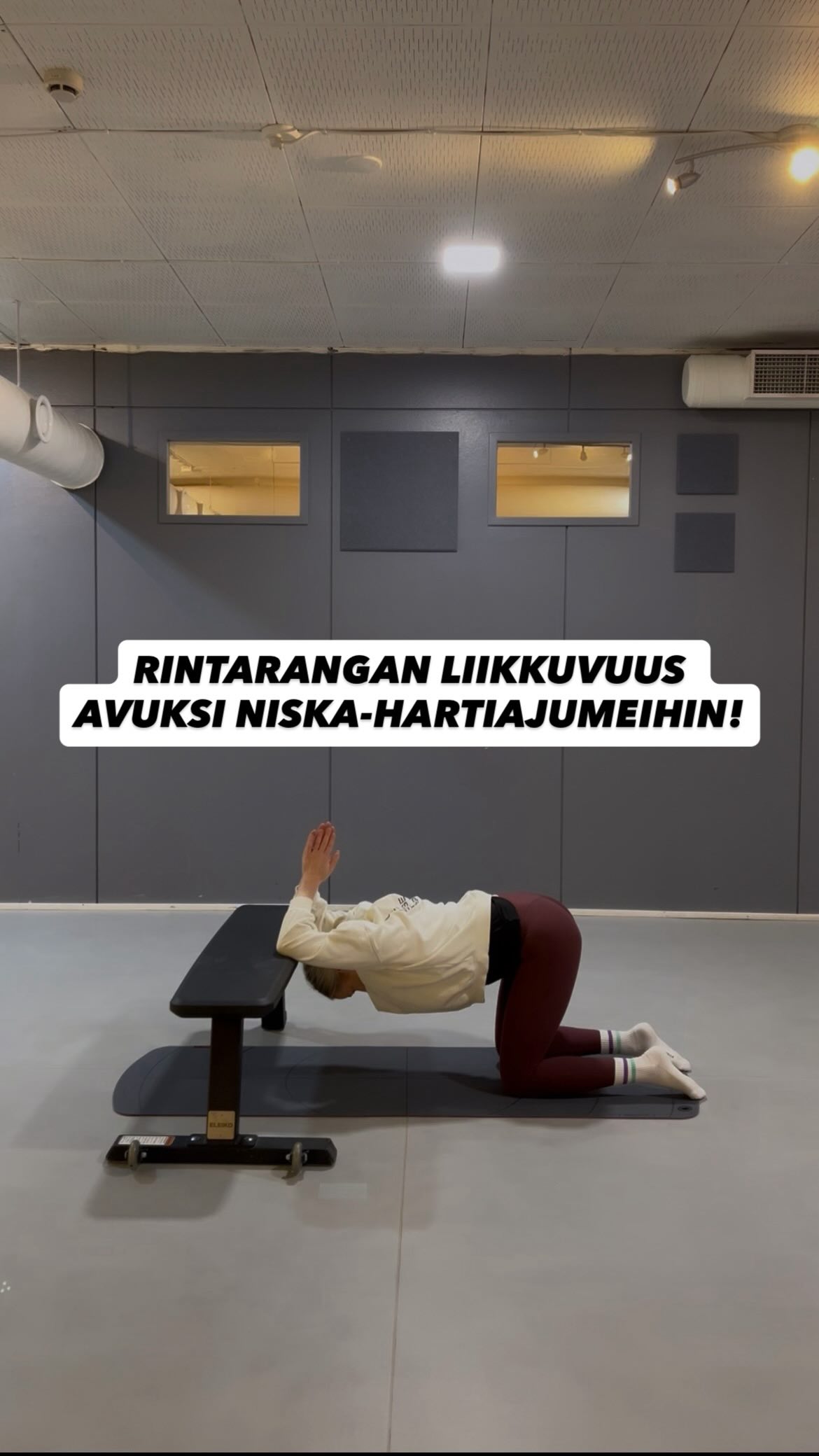Pidä 5 minuutin tauko päivän aikana ja kokeile näitä kahta ihanaa rintarankaa avaavaa liikettä, jotka helpottavat muun muassa niska-hartiaseudun jumitusta.
1️⃣ Rintarangan kierto haara-asennossa
2️⃣ Ylävartalon avaus penkillä
Rintarangan jäykkyys voi lisätä kuormitusta niska–hartia-alueella sekä alaselässä. Pitkä istuminen ei tee keholle hyvää, joten muista pitää taukoja ja antaa keholle liikettä päivän aikana!
Toista liikkeet 10 kertaa / suunta.
Paina ❤️ ja tallenna treeni seuraavaa taukoa varten! ✅
Aiotko kokeilla?
Seuraa tiliäni, jos kaipaat vinkkejä treeniin, ravintoon ja palautumiseen!✨
#kehonhuolto #liikkuvuus #rintaranka #hyvinvointi #liikunta
