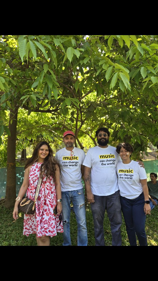 Jamming together at #SingForYourParks 2026 x Bandra Reads
Some mornings are just magical...with old friends and new...the best parts are the non rehearsed, impromptu ones, where we become one voice 😘
Thank you for joining the LYPMumbai Chorus & Friends... @neeladhikarimusic @chelseadas @awkwardbong
Choir director Petra Misquitta ft. Rising Voices.
Singing together brings us JOY.
Join us for our next one?
#loveyourparksdays #loveyourparksmumbai