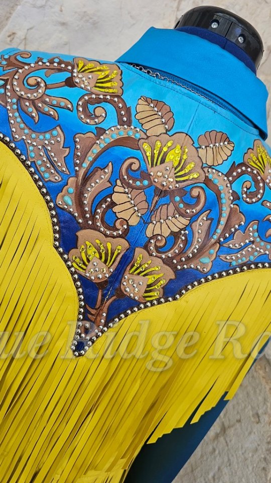 🍋 yellow and turquoise, a match made in heaven! New lambskin hand painted vest set. Includes shirt and statement jewelry.
Order here: www.rodeoqueenclothes.com
#rodeoqueen #rodeoqueenfashion #rodeoqueenvest #handpainted