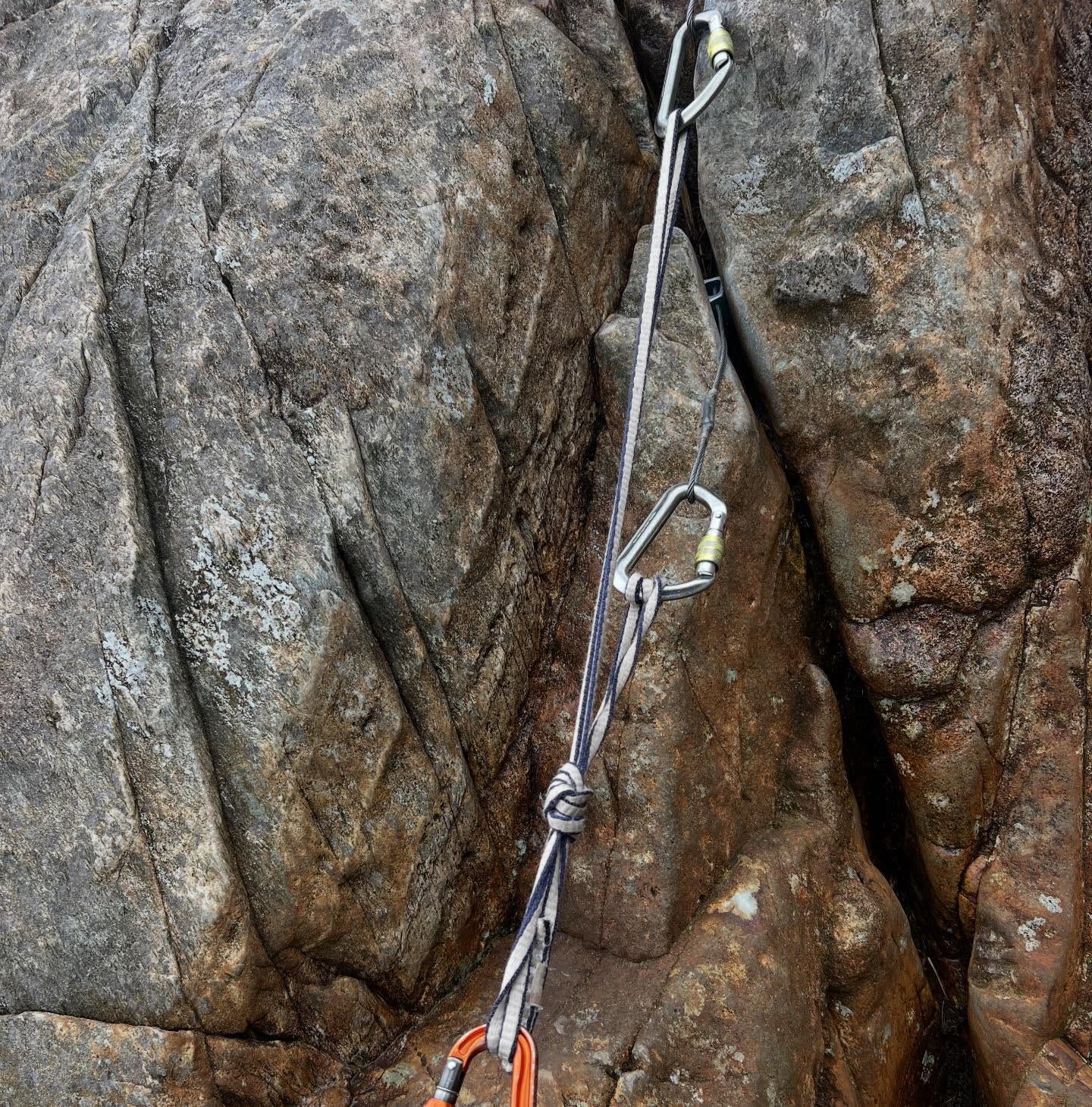 Can you believe that people still think that knots in Dyneema slings are ALWAYS bad?
Appropriate knots in slings are just fine and more than strong enough used correctly. The maths is that they can weaken your 22kn sling by up to 50%, but as the sling is doubled in this photo, does that matter? No.
“But just you the rope you click baiting knob” yeah you could, pros and cons to every option 💪
In this photo you can see I’ve wrapped the sling through a carabiner a couple of times to change the equalisation slightly. This is a really quick way of fine tuning and it’s because I used this set up for something at work, and then changed it after to use it for something different.
#climbing #tradisrad #rocks #myths #misunderstood