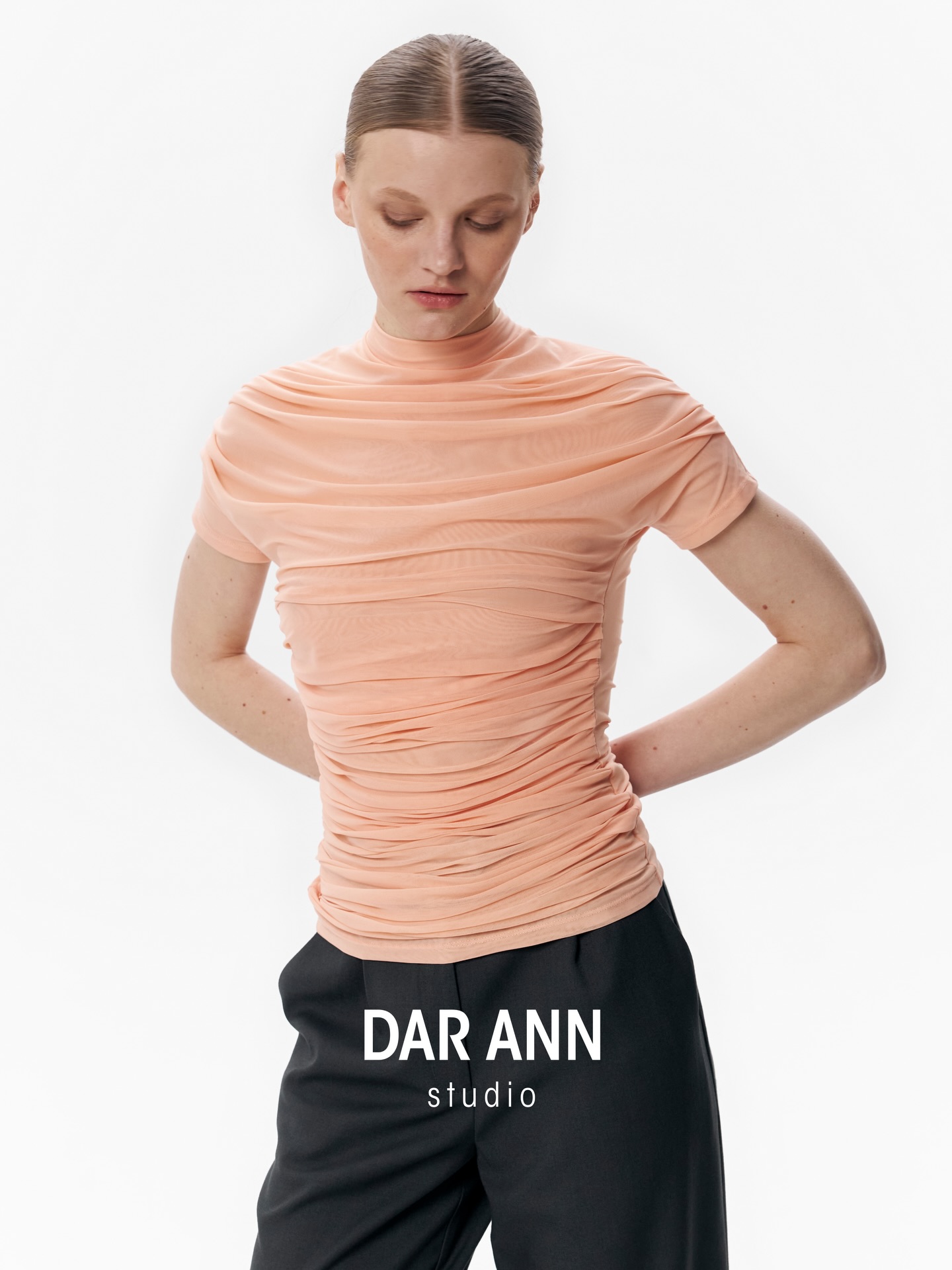 Look 6: NYX Top in Vivid Peach 🍑
Our bestselling NYX Top gets a new shade to bring spring into your wardrobe. Featuring a perfect stretchy fit and easy-care fabric, this is the ultimate eye-catching piece.
Shop the drop at www.darann.com