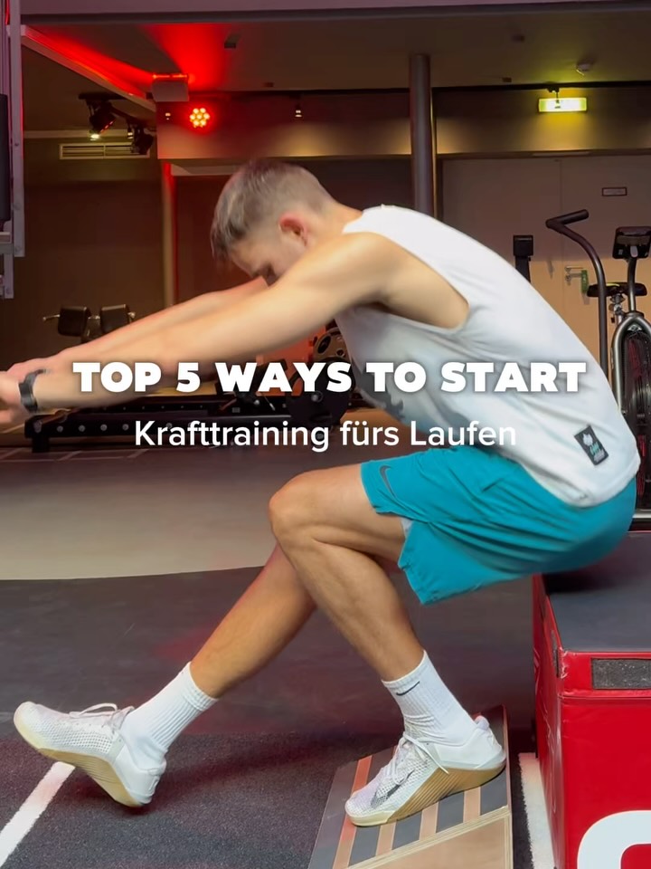 5 der wichtigsten Dinge auf die du achten solltest, wenn du neben dem Laufen Krafttraining machen willst.
Plyometrics
Reaktiv 👉 kürzere Bodenkontaktzeit & bessere Laufökonomie
Power 👉 mehr Abdruckkraft & Explosivität
Hüfte stärken
Abduktion 👉 stabile Hüfte, weniger Knieprobleme
Adduktion 👉 bessere Kraftübertragung & weniger Hüftabkippen
Flexion 👉 weniger Überlastung & effizientere Bewegung
Füße integrieren
👉 Bessere Energieaufnahme & -abgabe
Waden schwer trainieren
👉Mehr Belastbarkeit bei hohen Kräften
Einbeinig trainieren
👉Lauf-spezifische Belastung
Mehr Stabilität & Kontrolle
🤞🏻Folge mir wenn du viel läufst und mehr über Training und Verletzungen lernen willst