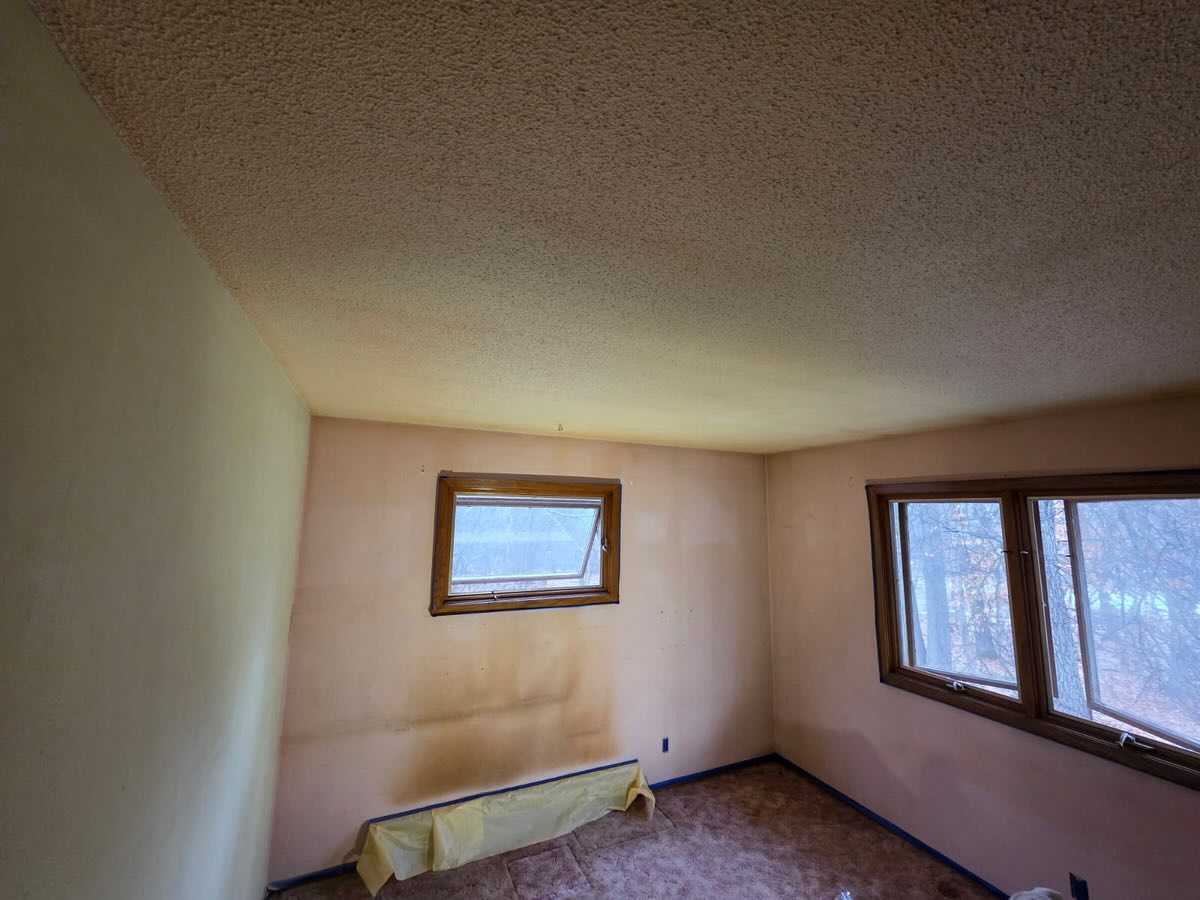 Helping a customer refresh a bedroom with new ceiling & wall paint as they get ready to sell their home. We’re here to help you get your home ready for the market! Take a look at these before and afters. #hendersonhomepainting #professionalpaintingcompany #ceilingpainting #elkriver #elkrivermn