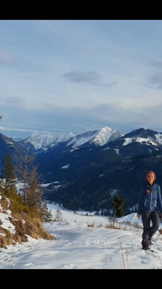 ❄️💙 BYE BYE BELOVED WINTER
Das Winterlicht weicht..die Frühlingsfarben erwecken unser buntes Strahlen wieder 🔅 schon bereit?
SELBST-BREEMA Körperübungen verbinden uns intensiver mit der Natur ringsum und der unserer "inner essential nature" = pure light
Bergwandern nie ohne vertiefende Natur- und Selbstwahrnehmung
..wie geht es euch damit?
Hat das genug Zeit während eurer Touren?
Kärntner #Bergwanderführerin
📍Gailtaler Alpen - Weissensee
#zeitfürmich #naturwahrnehmen #bergwandern #wanderurlaub