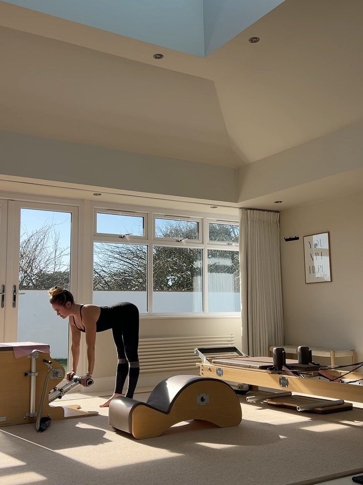 The last six weeks or so I've been sharing these unedited (except the speed!) daily workouts on my stories.
These super speedy workouts I share are only between 15-30 minutes long, and are always done in the small window of time I have after I've finished teaching my clients for the day until my childcare cover is over.
Having that strict time limit means what I do is very efficient, and caters to whatever I feel my body needs that day.
This workout was filmed about a month ago. I had finished teaching and couldn't decide which piece of equipment to use, so did a little combo. It represents more of what a private 'studio Pilates' session might look like. Moving around the studio to get the most out of each piece to best suit the body you're working with.
Yesterday I had so many lovely exchanges in my DMs about the daily practices I'd been sharing that I thought I'd get one up here permanently! Thank you for the encouragement!
#pilates #reformerpilates #wundachair #spinecorrector Equipment by @basisystems from @gladform_uk