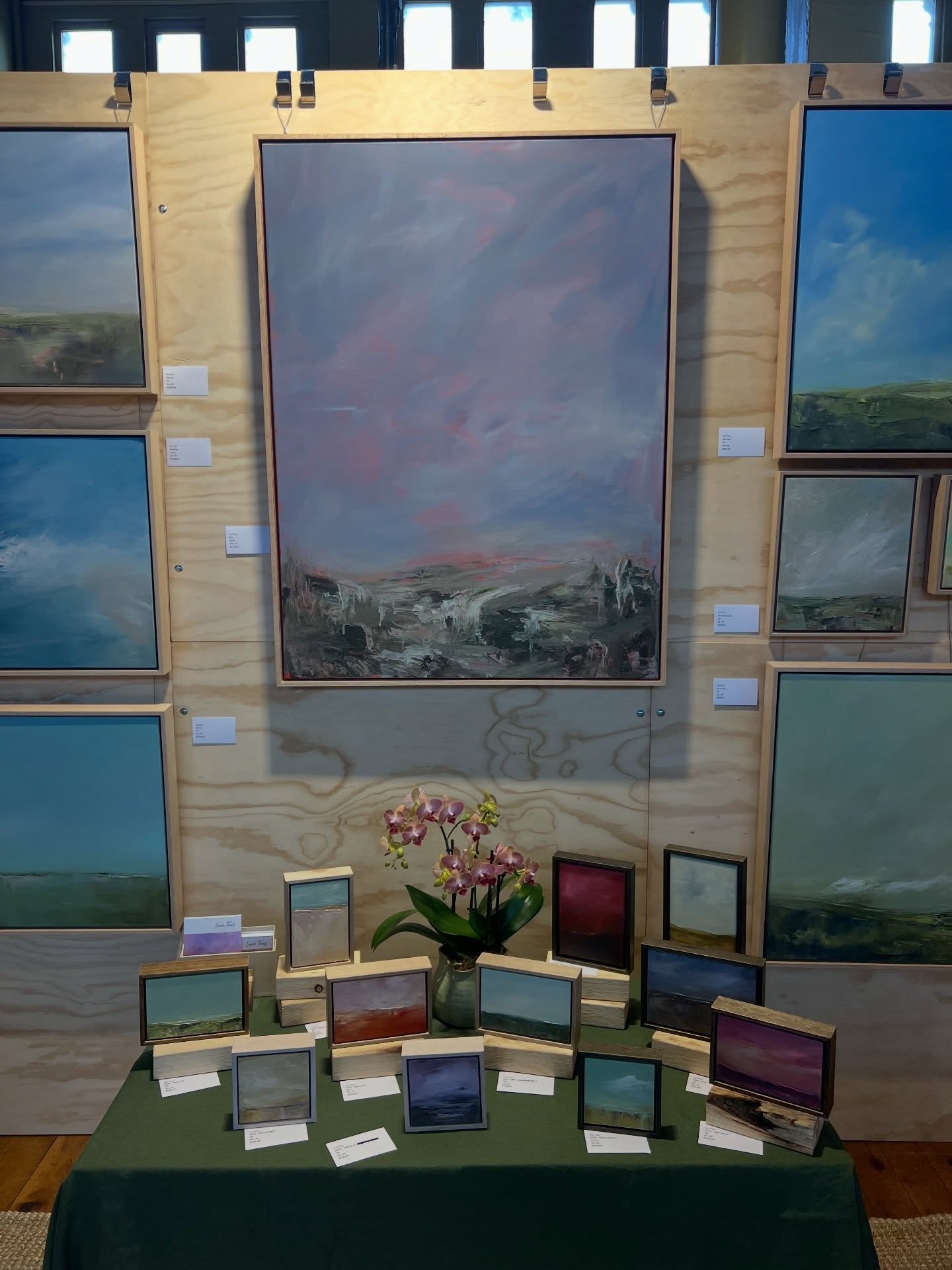 It’s show time! The doors are open and the @melbflowershow is underway! If you’re coming to the show, don’t forget to look up! The art fair is on the mezzanine gallery level 😁
Come and say hi!
#melbflowershow
#artfair
#artexhibtion