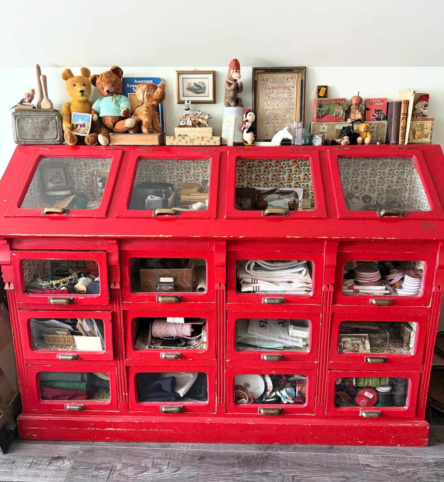 Taking some time to organize some of my favourite things……
Still loving my @anthropologie beautiful red cupboard….
#antiquehome #antique #vintagehome #vintagestyle #vintageinspired
