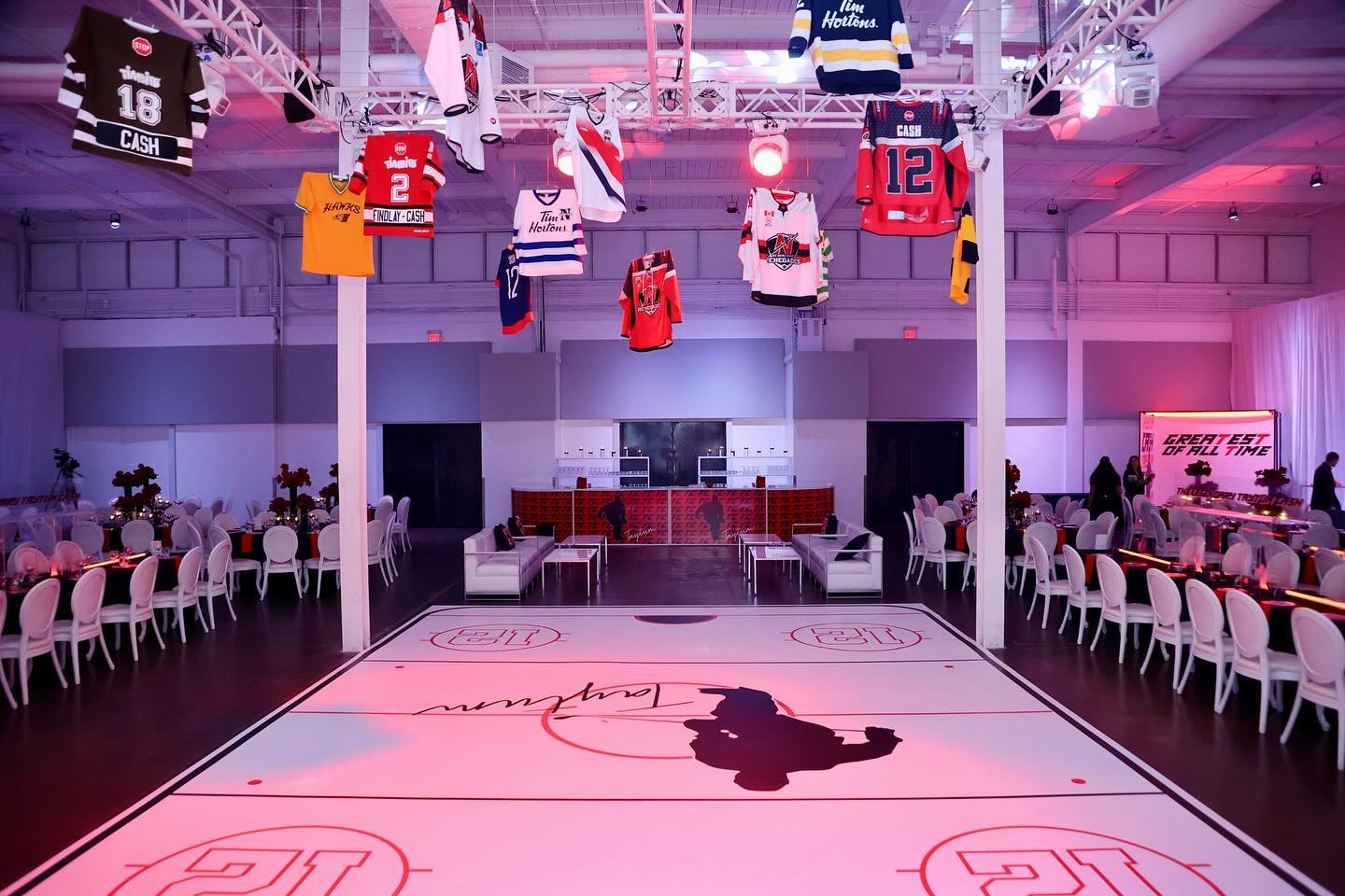 Bringing a hockey theme bar mitzvah to the next level with @tyyalipson and @laylanassarevents 🏒🔥
#mitzvahgraphics #barmitzvah #hockeythemeparty #hockeythemebarmitzvah #floorvinyl