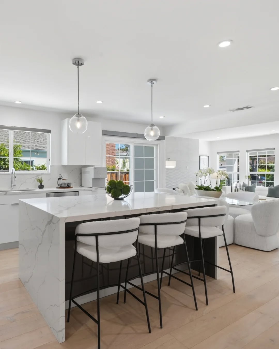 An extensively renovated modern home listed by @teamdavidandsunny! š
š” 280 Matadero Ave
šø @evokemedia.re
#bayareahomes #sanjosehomes #paloaltohomes #siliconvalleyrealestate #bayarearealestatephotographer