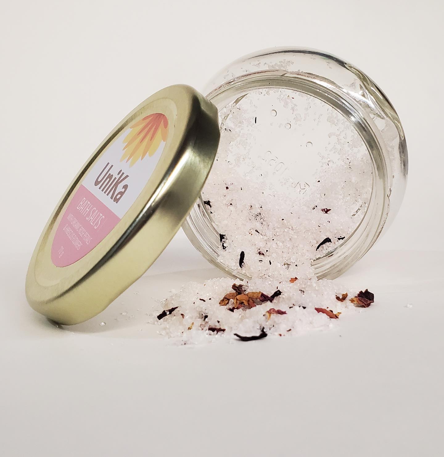 🚨 New Product Alert! 🚨
So excited to have some BATH SALTS available on our online website 🤗
.
We have 2 scents:
⭐️ Rose Petals & Hibiscus Flowers
⭐️ Lavender Flowers
.
If you’re looking for a christmasy scent though, go for the Rose and Hibiscus one! 😉