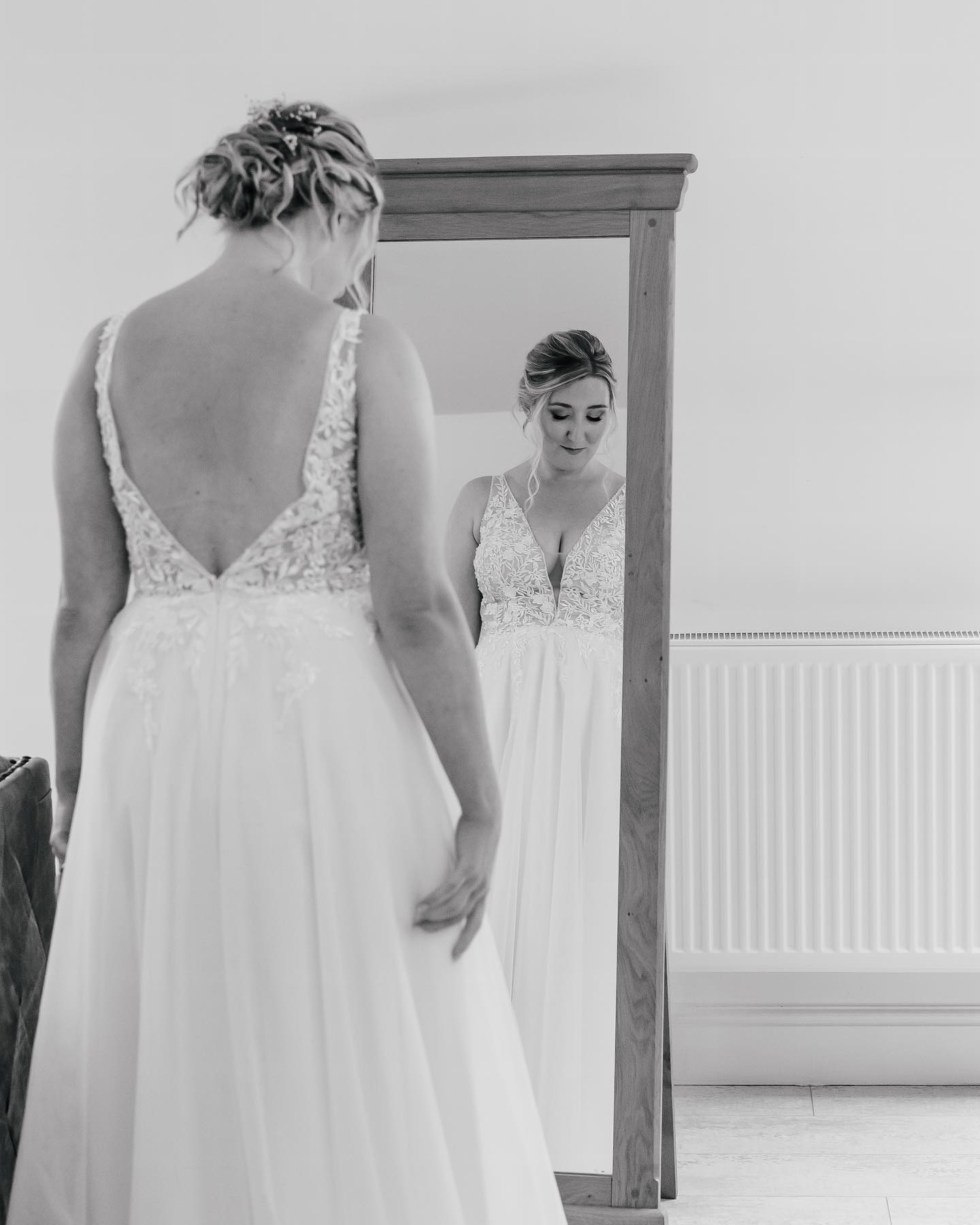Love these special shots of Rebecca getting ready on her special day @twowoodsestate. There was such a chilled out and intimate vibe throughout the morning, perfect way to start the celebrations. Magical hair by @teaandtrim. Morning and mood beautifully captured by @lauren.beth.photography
#bridalmakeupinspo #bridalmakeupartist #sussexwedding #sussexweddingvenue #surreyweddings #surreyweddingvenue #hampshireweddings #hampshireweddingvenue #sussexmakeupartist #surreymakeupartist #hampshiremakeupartist #bridalmakeup #naturalbride #bridalglow #2024bride #2025bride #sussexweddings #surreyweddingvendors #sussexweddingsuppliers #surreyweddingvendors #naturalbride #naturalbridalmakeup #classicbride #timelessbride #southeastweddings #makeupbyme #bridesmaidmakeup #luxurymakeup #bridalmakeupideas #bridereveal #eastsussexwedding #bridalmakeuptutorial