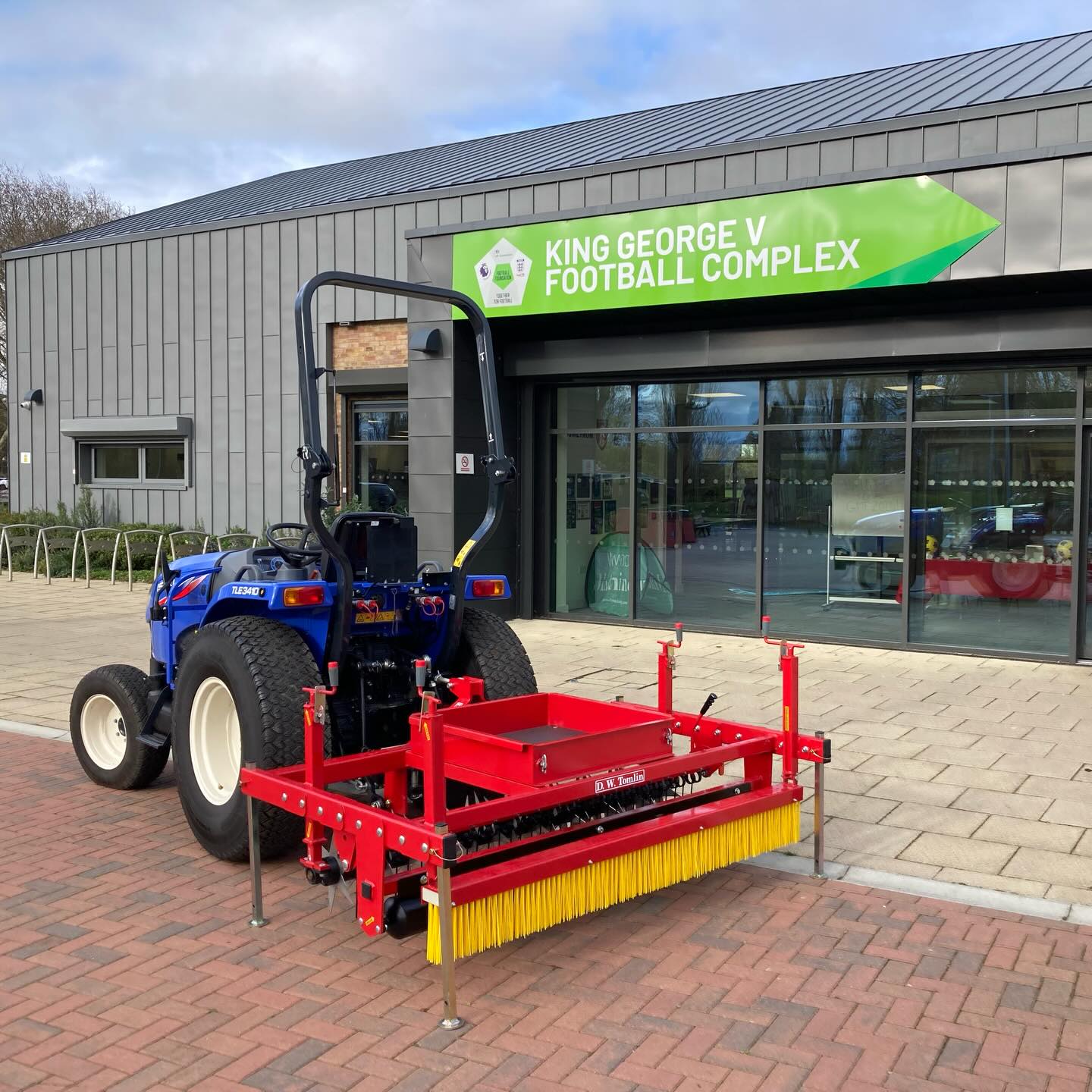 ๐ Arrived at @hampshire_fa King George V Football Complex - looking forward to the dayโs Grounds Maintenance Forum! ๐ฑ #groundsweek