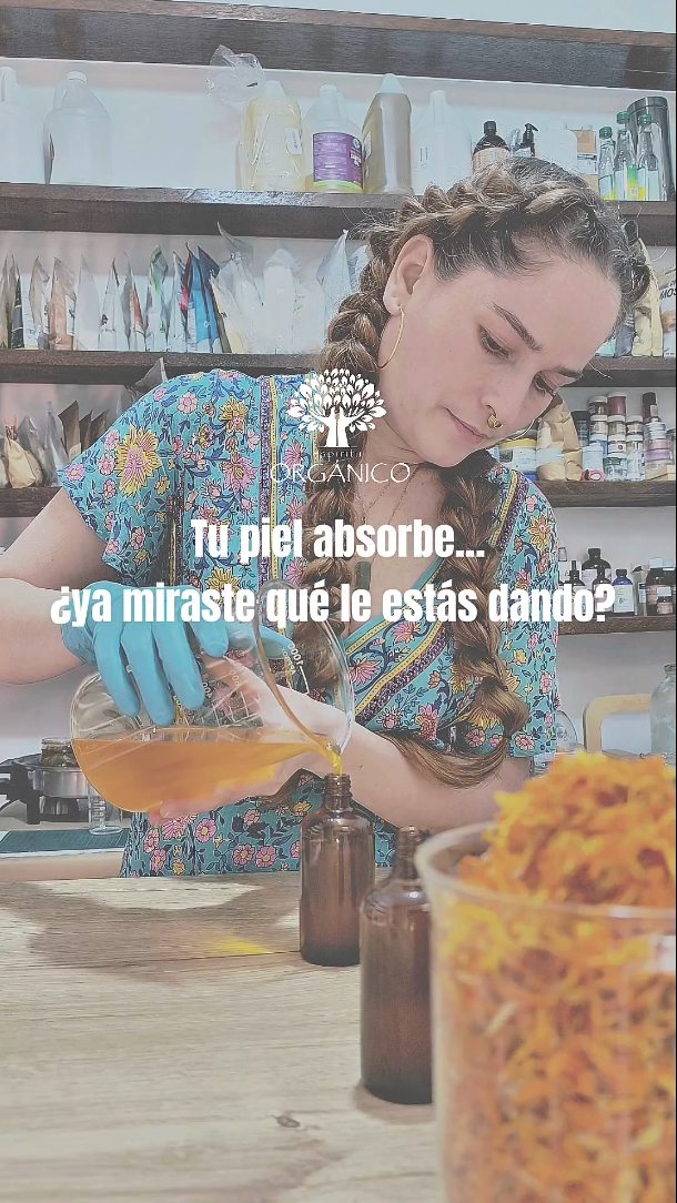 A veces creemos que el cuidado de la piel es solo estética…
pero también es salud 🌿
Cada ingrediente que aplicamos tiene un impacto, y con el tiempo empezamos a preguntarnos:
¿esto realmente le hace bien a mi piel… y a mi cuerpo?
Mi camino ha sido volver a lo esencial, elegir con más conciencia y confiar en ingredientes más nobles ✨
Así nace Espíritu Orgánico 💚
Una forma más honesta y respetuosa de cuidar la piel.
fórmulas limpias, sin ingredientes innecesarios y pensadas para cuidar tu piel de verdad
#organico #natural #cosmeticanatural #artesanal #artesanal