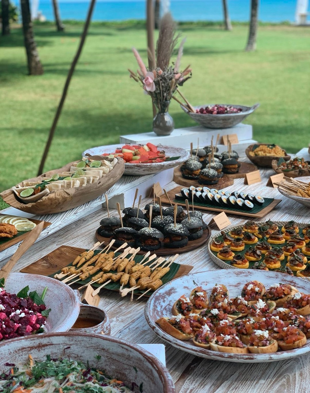 We set this up for a birthday in a villa… how nice does it look ✨
We cater all sorts of events, from birthdays, family dinners, team nights, weddings… and we always make sure the buffet looks beautiful.
Good food, set up nicely, people going back for seconds… that’s the vibe.
#thekitchenhouse #eventsbali #thekitchenhousebali #tkh
