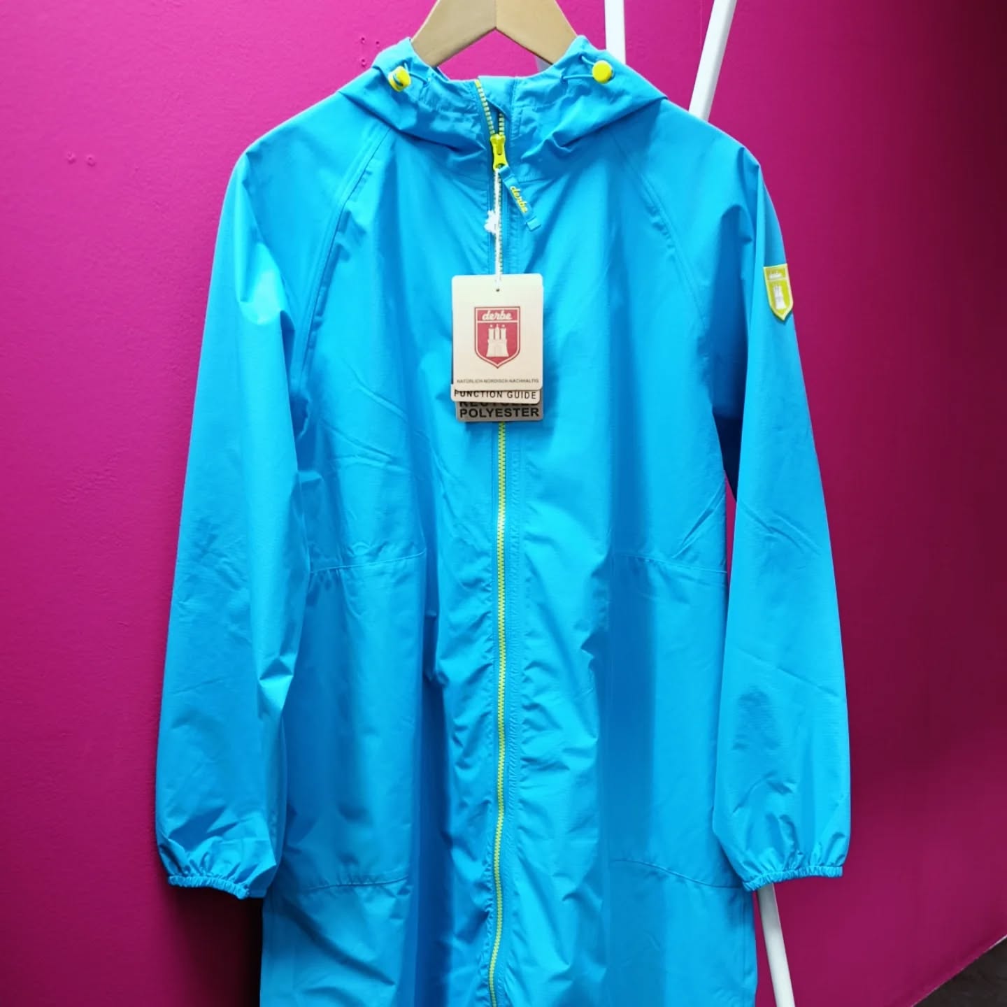 💥 Huddelwetter Rabatt 💥
Heute, Morgen und am Samstag schenke ich dir 30% Rabatt auf Derbe Regenjacken und Softshells.
Nur diese Woche ❤️