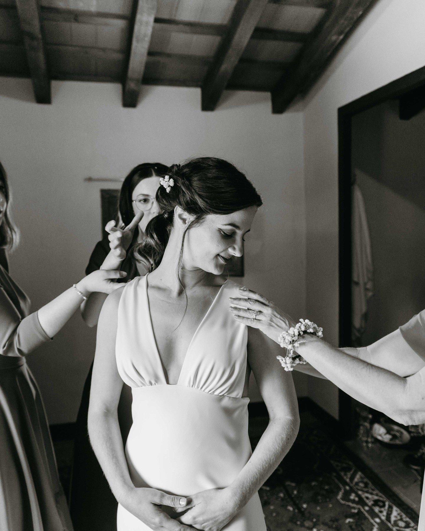 Els preparatius, moments de nervis i felicitat compartida amb amistats i familia 😍
Isabel & Albert
#FotografiadeCasaments #FotografiadeBodas #Weddingphotographer #Wedding #Boda #Casament #CasamentCatalunya