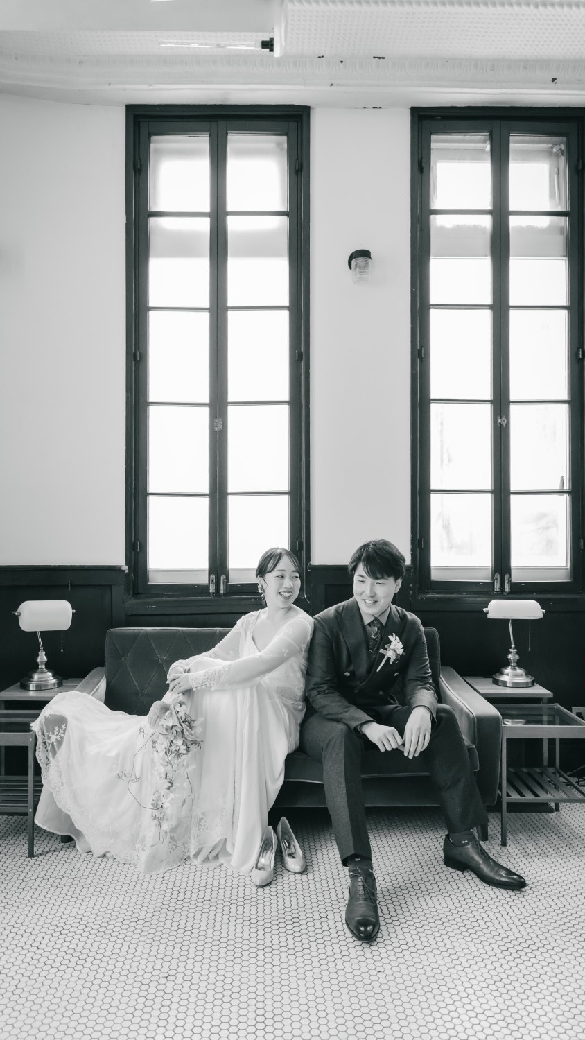 .
先日結ばれたお式のオープニングムービー
長い時間を共に過ごしてきたおふたり。
言葉にしなくても伝わること、
ただそばにいるだけで、満たされる距離。
その積み重ねがつくる、やわらかな空気が
画面の中にやさしく広がっていました🫧
少し緊張した新郎さまと、
にこやかに楽しむ新婦さま。
自然体でありながら、特別な一日。
その空気をこすたろうさんが
そのままの温度で残してくれました。
@kostaraw_9
そしてその空気が、
当日お越しくださる皆さまにも
届いたら良いなと思います🕊️
Hair make @rejoice.hakodate @mitsuki_lands
Bouquet @kikoen3014
Kimono @usagiwedding
Dress @otaduy
Suit @life_style_order
—————-
Wedding Dress Salon aisoa
ご試着・フォトプラン・その他のご相談は
DMまたはハイライトの公式LINEより📩
試着は予約制/全国郵送可
▶ 定休:水曜日
▶ 営業時間:10:30〜17:00
▶ 場所:函館市末広町18-25 大三坂ビルヂング2F
(駐車場4台あり)
@aisoadress(ハイライト「📍access」をご確認ください)
—————-