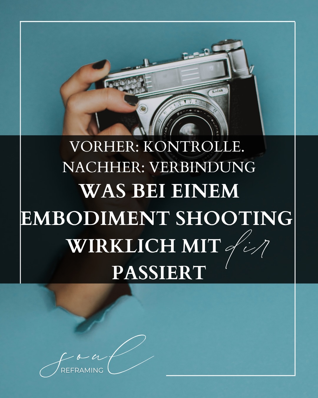 Wenn ich von Vorher / Nachher spreche,
meine ich nicht Make-up, Styling oder Posen.
Ich meine nicht:
vorher unsicher, nachher perfekt.
Nicht: vorher falsch, nachher schön.
Nicht: vorher ungenügend, nachher optimiert.
Ich meine etwas viel Tieferes.
Dieses innere Vorher / Nachher,
das man nicht immer sofort sieht —
aber umso mehr fühlt.
Vorher ist da oft Kontrolle.
Anspannung.
Selbstkritik.
Die Angst, nicht gut auszusehen.
Nicht richtig zu wirken.
Zu viel zu sein.
Zu sichtbar zu sein.
Und Nachher?
Nicht plötzlich makellos.
Nicht vollkommen geheilt.
Nicht frei von jeder Unsicherheit.
Aber oft:
weicher.
verbundener.
ehrlicher.
würdiger.
Nicht mehr nur im Blick der Bewertung.
Sondern ein kleines Stück mehr
in Kontakt mit dir selbst.
Für mich ist genau das die eigentliche Veränderung:
nicht ein anderes Aussehen —
sondern eine andere Beziehung zu dir.
Und manchmal ist das die tiefste Form von Schönheit.