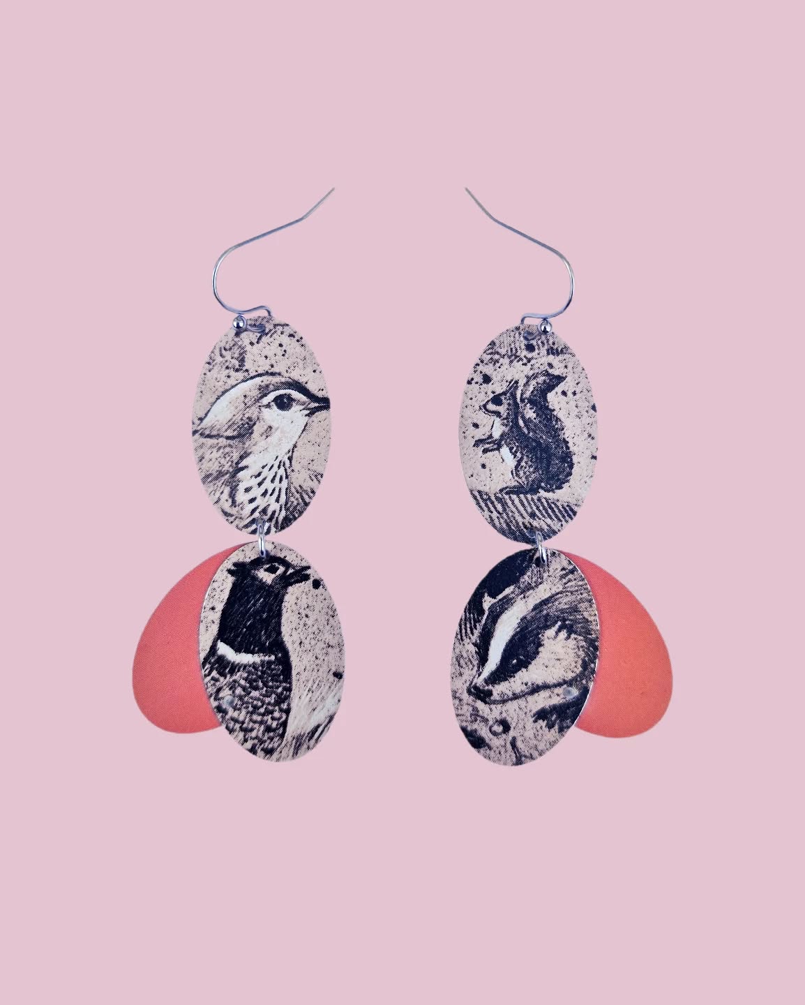 Spent a little time today behind my bench again, while listening to my favorite podcast @myfavoritemurder. I am not a first-hour-listener, so I haven't heard all the old ones yet. So I still have lots of hours to go, gladly.
#makerfairdelft #makefairedelft @maker_faire_delft #makersgonnamake #behindthebench #toollover