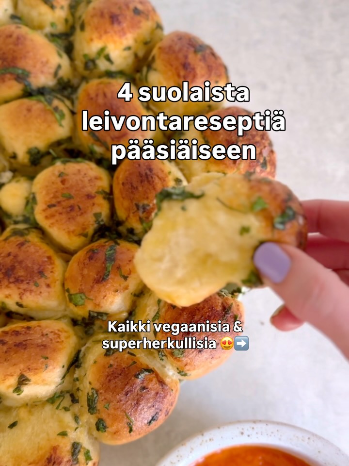 Käsi ylös, jos pääsiäinen on sunkin lempileivontajuhla! 😍🙌🏼 Tässä ois tarjolle neljä ihanaa vegaanista suolaista leipomusta pääsiäisen viettoon:
1. Valkosipuli-juustobabka
2. Kanaton-fetapiiras
3. Valkosipulivoi-nyhtösämpylät
4. Pääsiäislimppu hapanjuureen
Minkä näistä sä valitsisit pääsiäispöytään? 😋🌷
Tallenna postaus & palaa näiden pariin kun alat tehdä kauppalistaa pääsiäistä varten!
Reseptit löydät osoitteesta:
urbaanivegenda.fi
❤️ Tervetuloa seuraamaan @urbaanivegenda jos haluat lisää inspiraatiota vegaaniseen elämään & leivontaan ☺️
#vegaanisetreseptit
Pääsiäinen, vegaaninen, vegaani