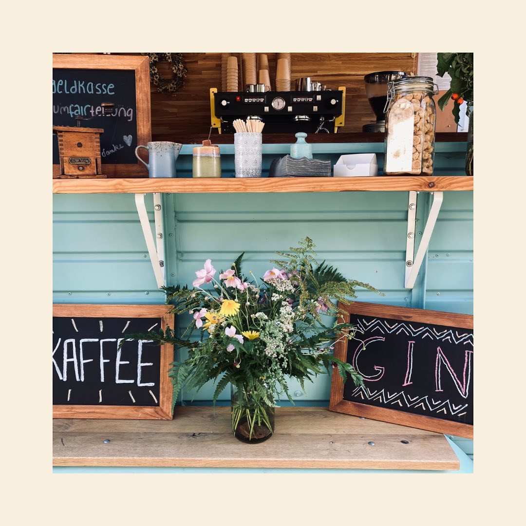 Am Museumsufer trinkt sich so ein Ginrosarot oder Aperol Spritz ganz hervorragend!
Übrigens auch das selbstgebraute Gosebier vom @brauhaus_goslar.
@ma_ra_ike @l.o.ck.o @goslarmeineperle
#altstadtfestgoslar #rosenlimo #gin #ichliebefachwerk
