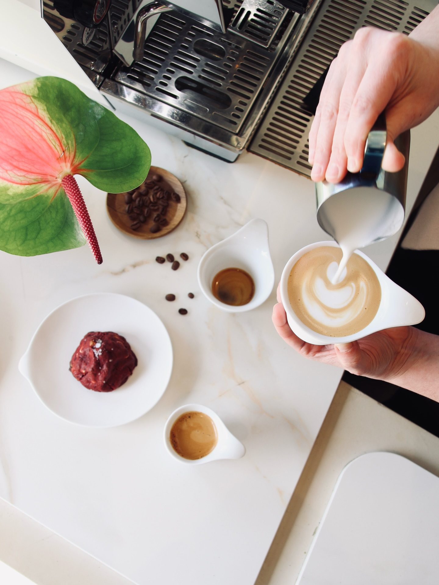 Mondays taste better with specialty coffee
#specialtycoffee #cookplay #coffeecup #coffeeset