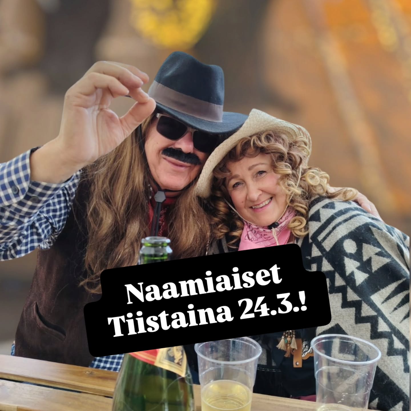 🎭 Tiistaina 24.3. kevään ensimmäiset naamiaiset Mettäbaarissa!
Syksyllä voiton vei Tex Willer puolisoineen (kuvassa) sekä hurmaavat kimalaiset – kuka nappaa voiton tällä kertaa? 👀
Entä mitä tekee Lapin Eppu…? Se selviää pian.
🔥 Tervetuloa mukaan!
🎭 Spring’s first costume party hits Mettäbaari on Tuesday, March 24!
Last autumn, Tex Willer and his partner (pictured) took the win – who’s next? 👀
And what is Lapin Eppu up to…? Stay tuned.
🔥 Welcome – this is a party you don’t want to miss!